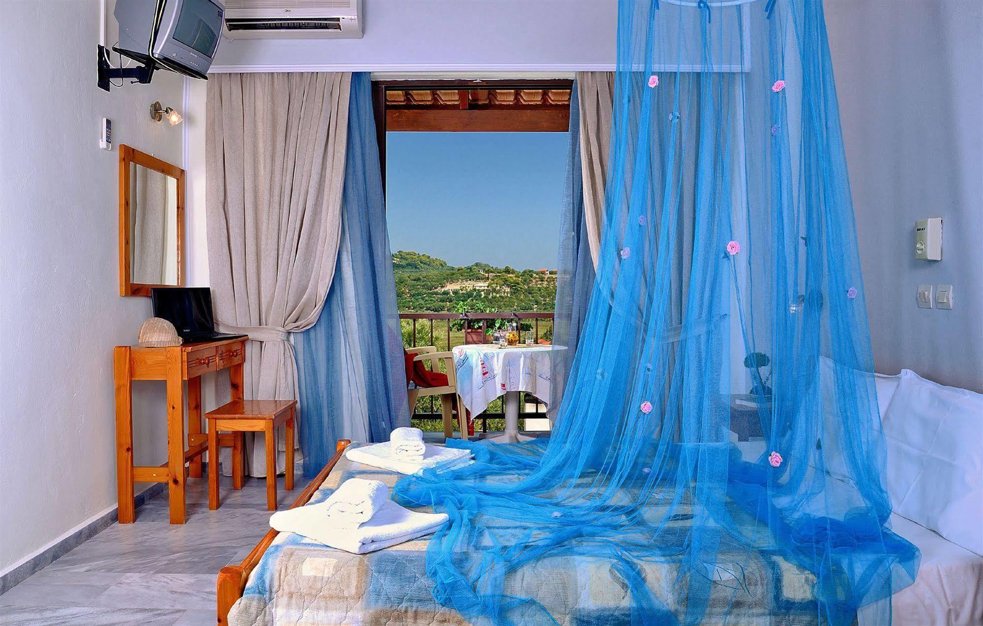 Studios Keri Aparthotel Keri