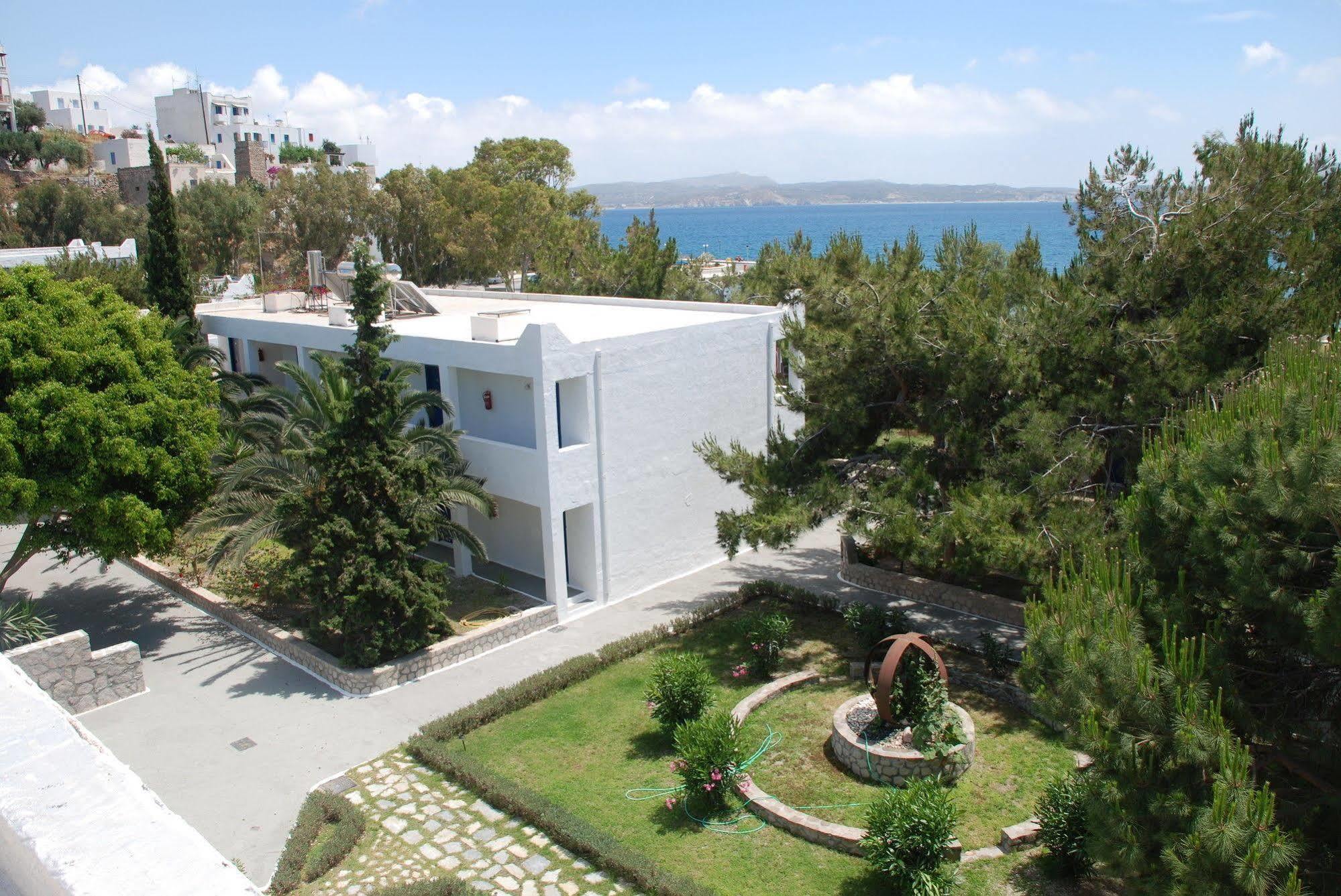 Lagada 2* Adamantas (Milos)
