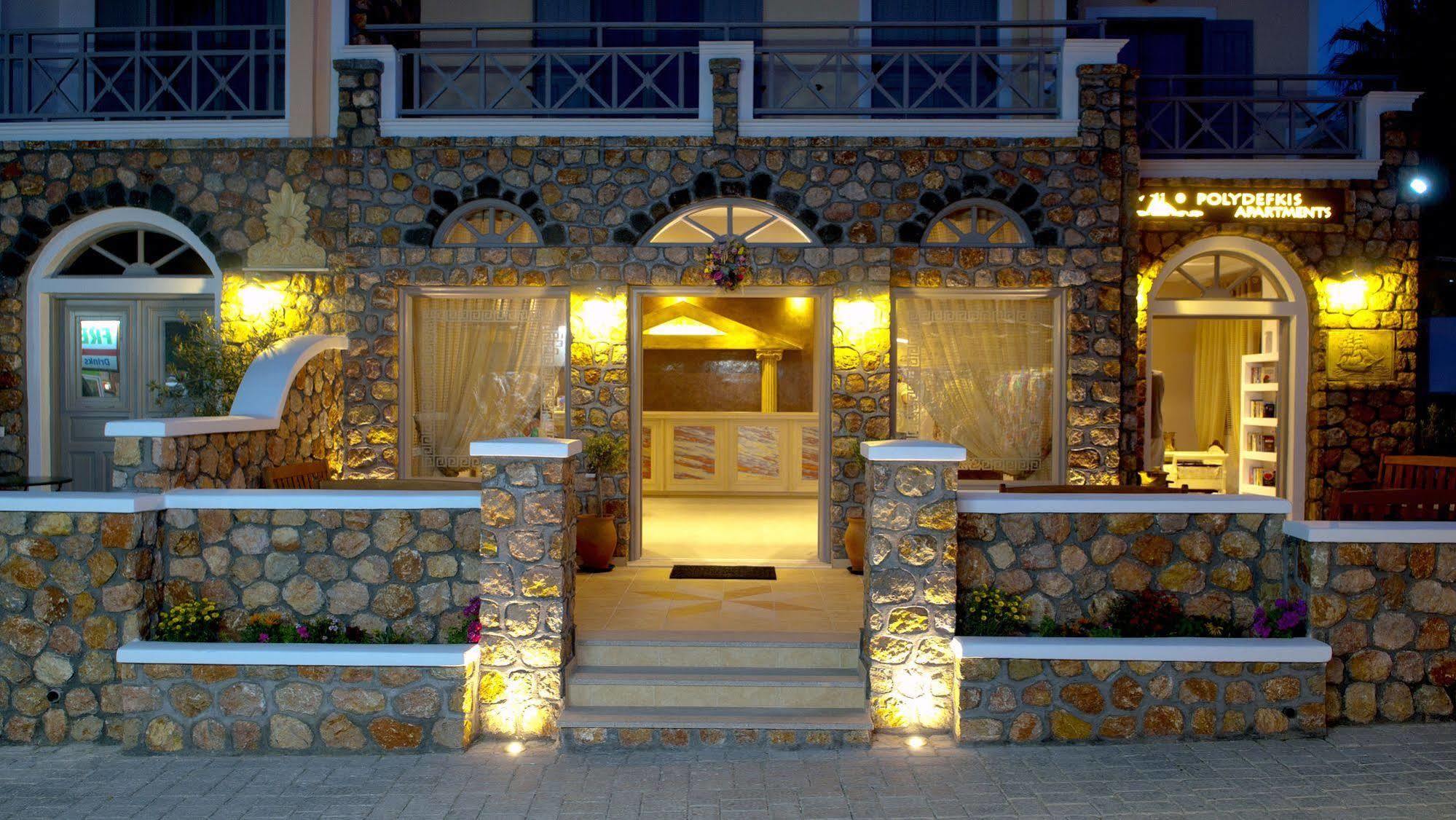 Polydefkis 4* Kamari (Santorini)