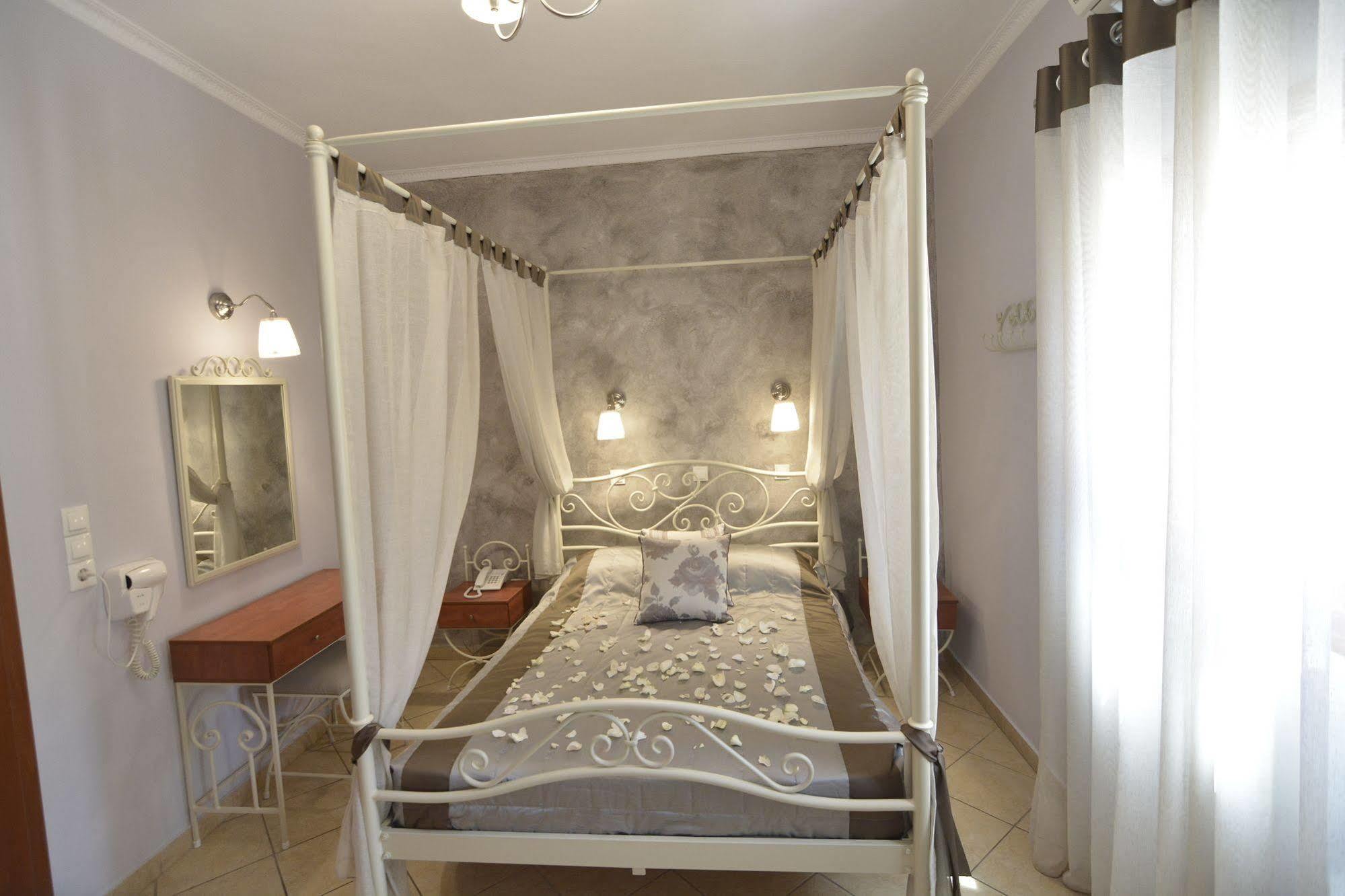 Polydefkis Hotel