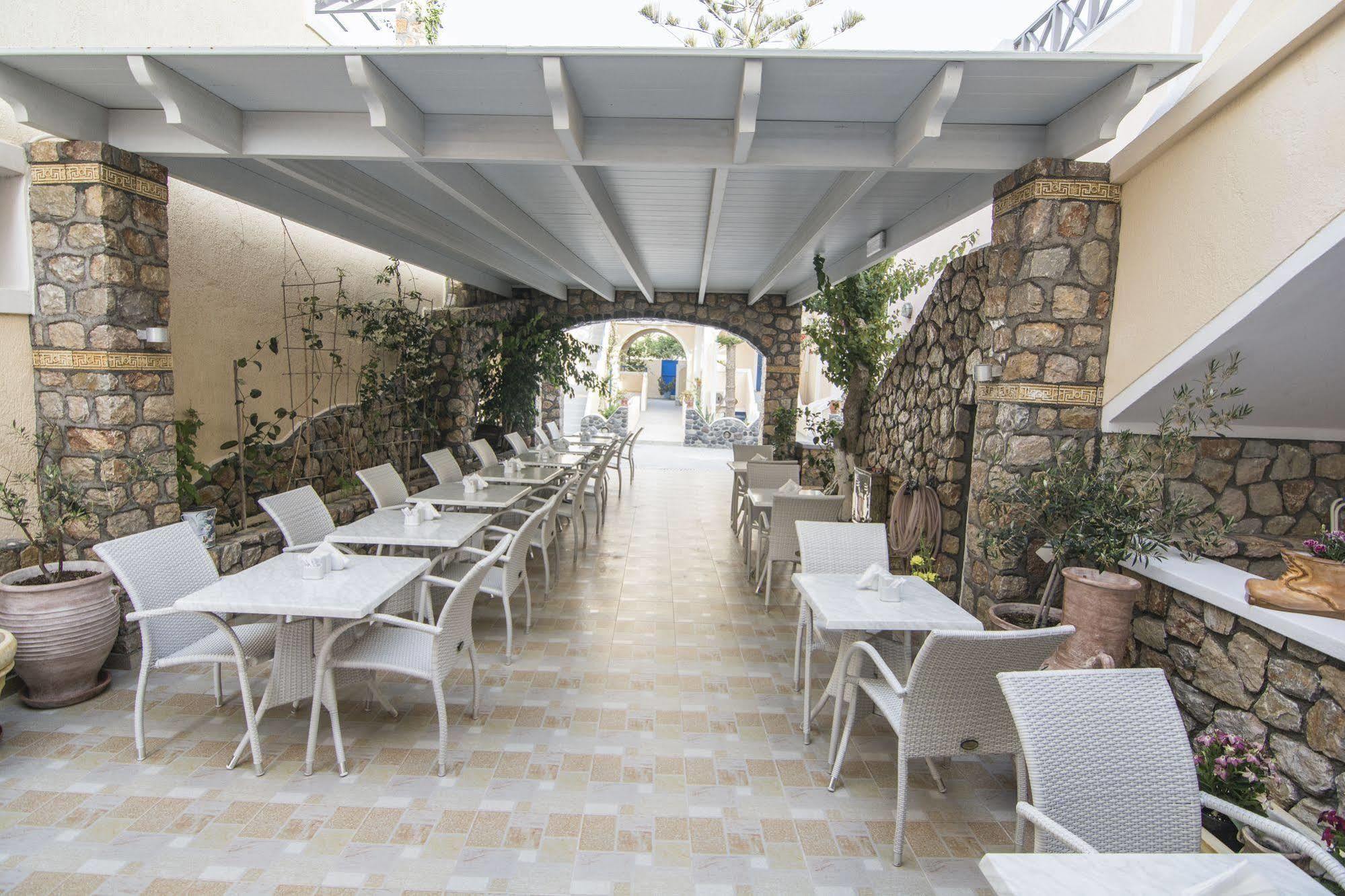 Polydefkis Hotel Kamari (Santorini)