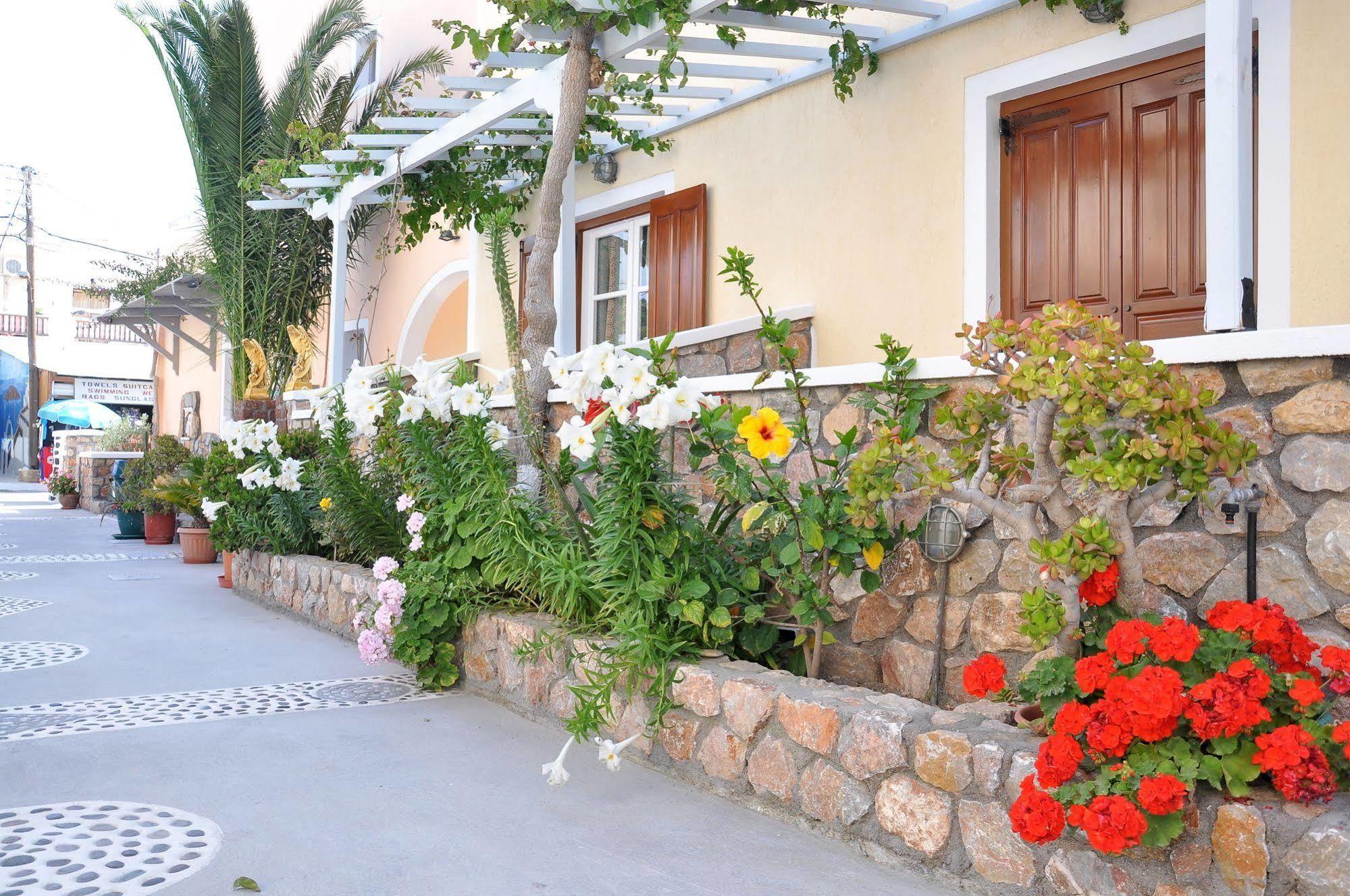 Polydefkis Kamari (Santorini)