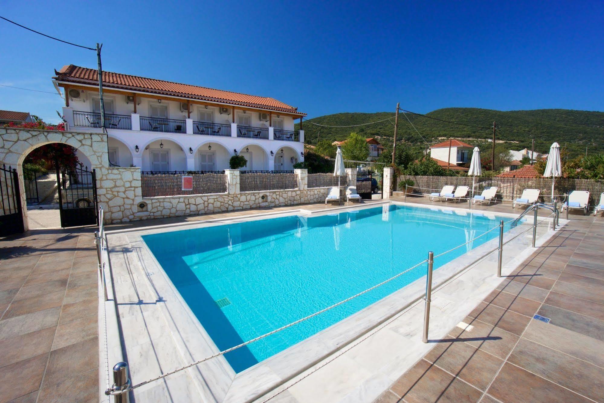 Diamanto Complex 2* Karavomylos
