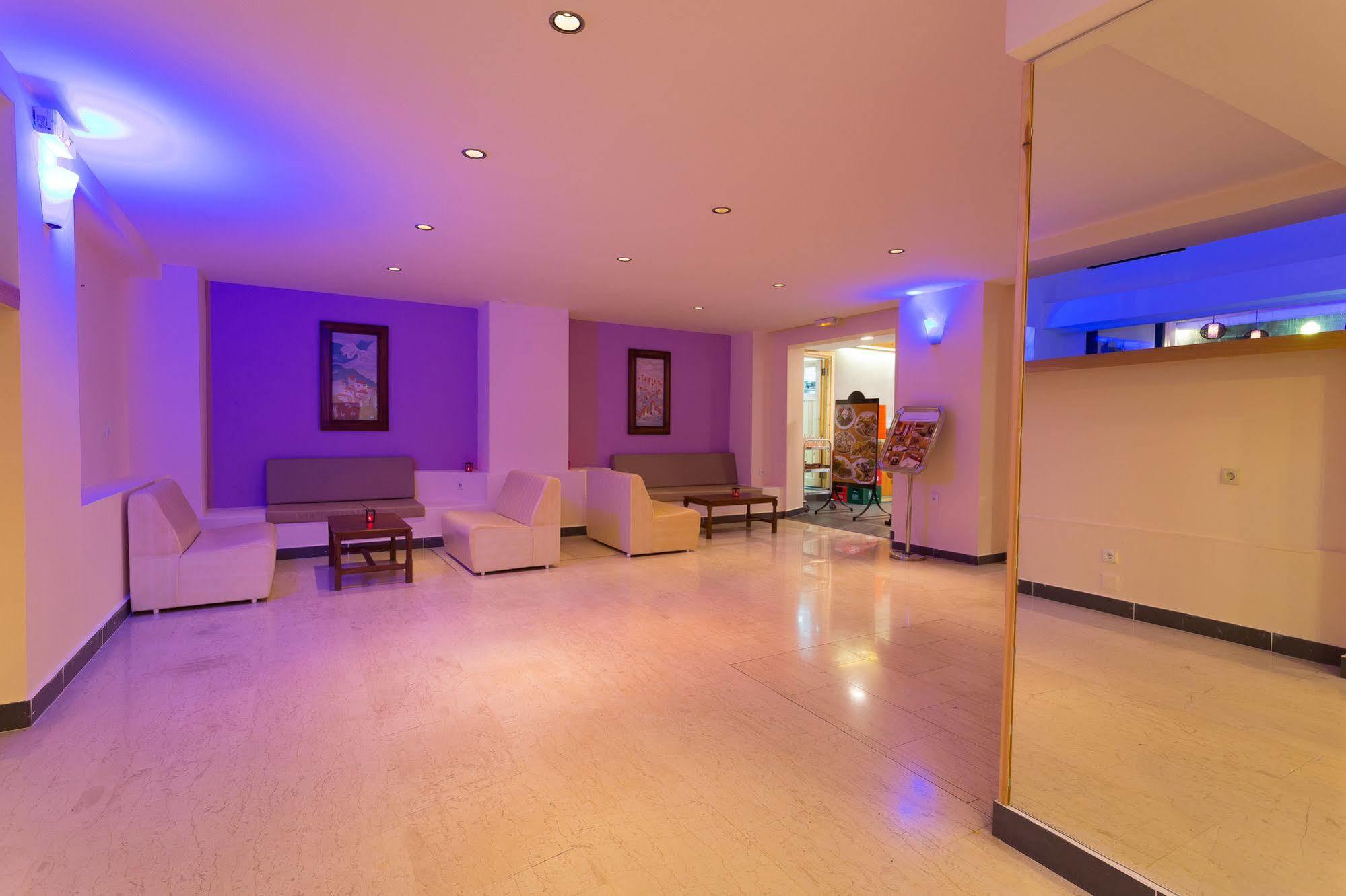 Center 3*
