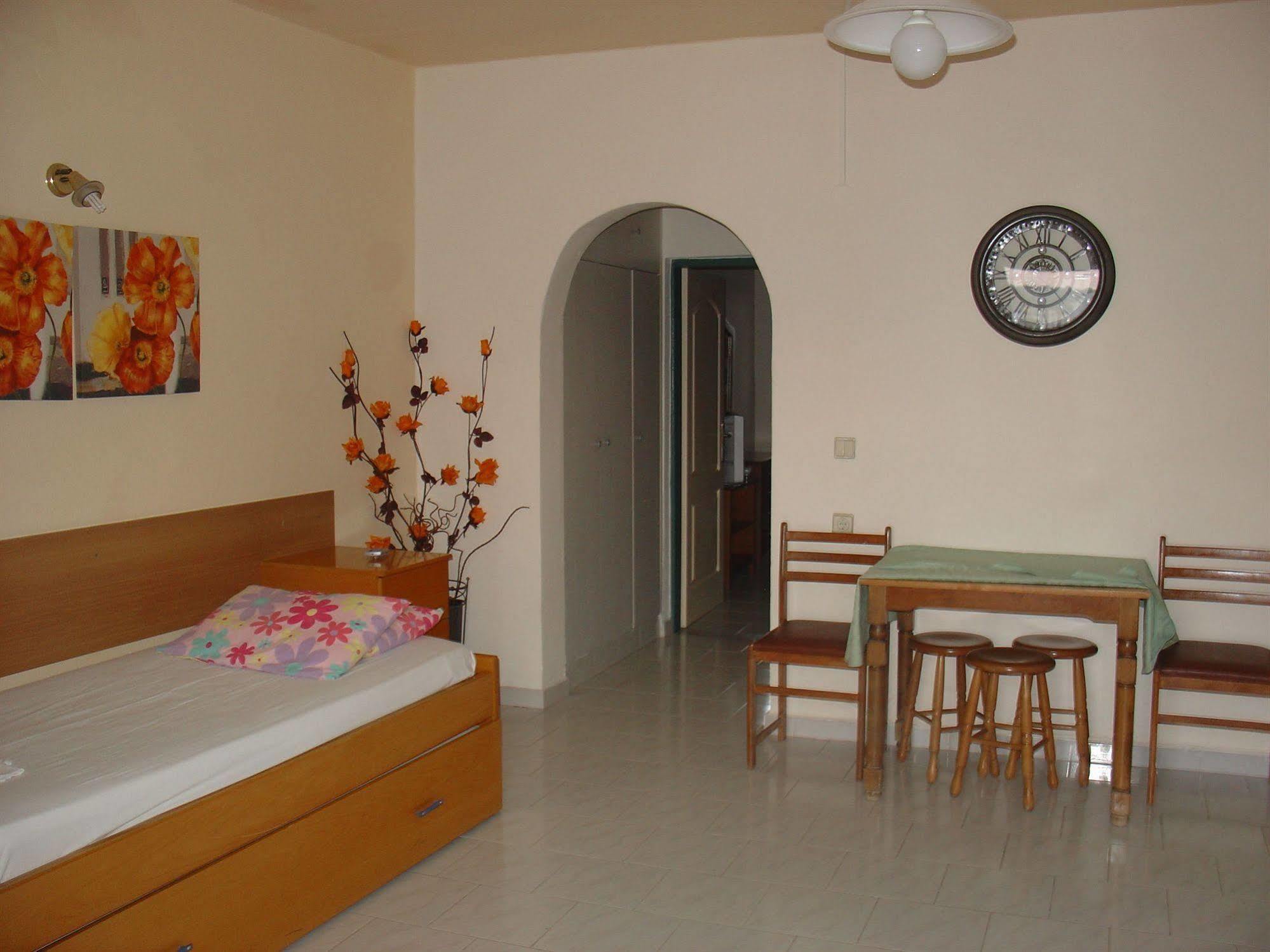 Aparthotel Lyristis Dinos & 3*