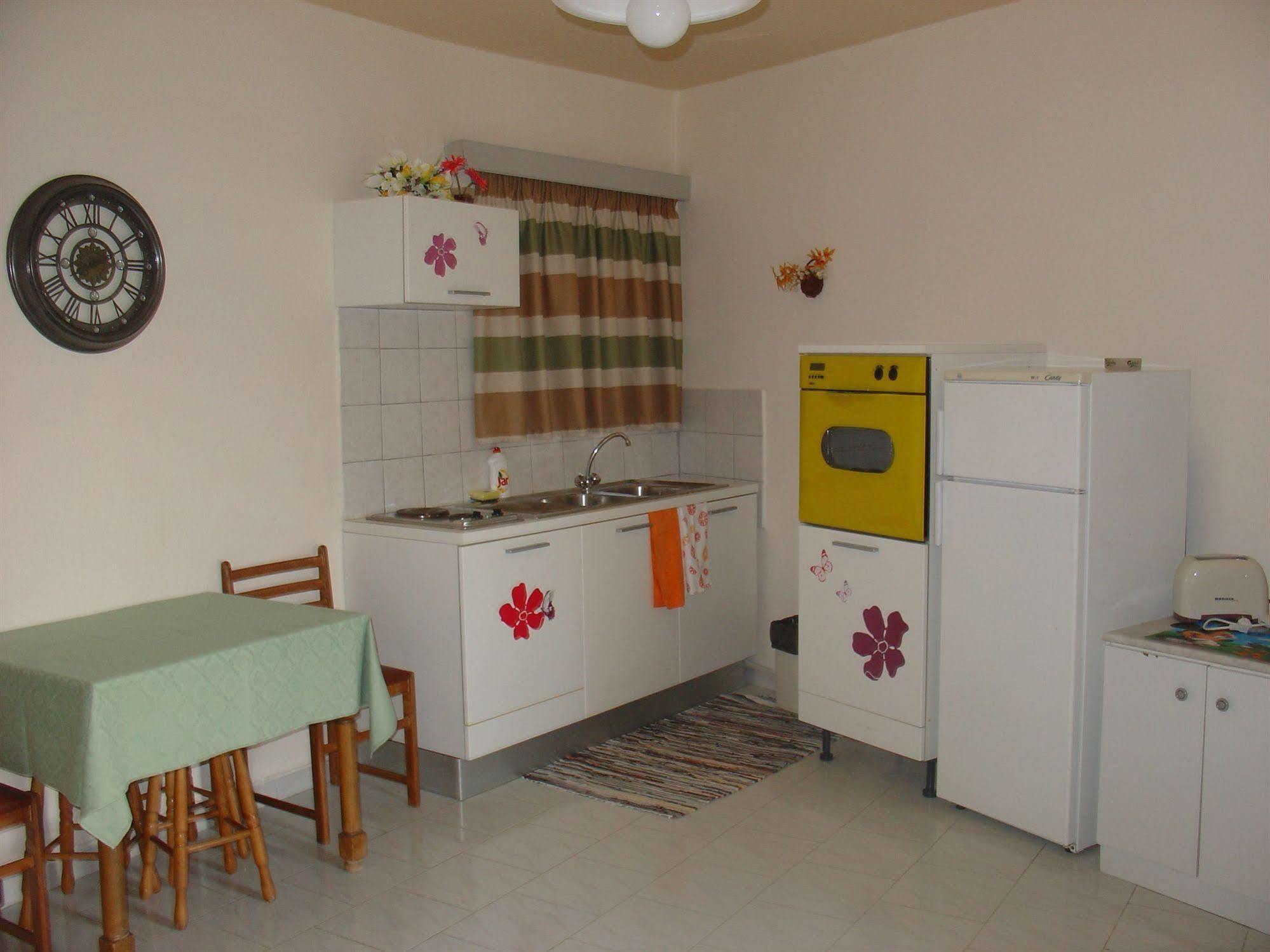 Lyristis Dinos & Aparthotel 3*