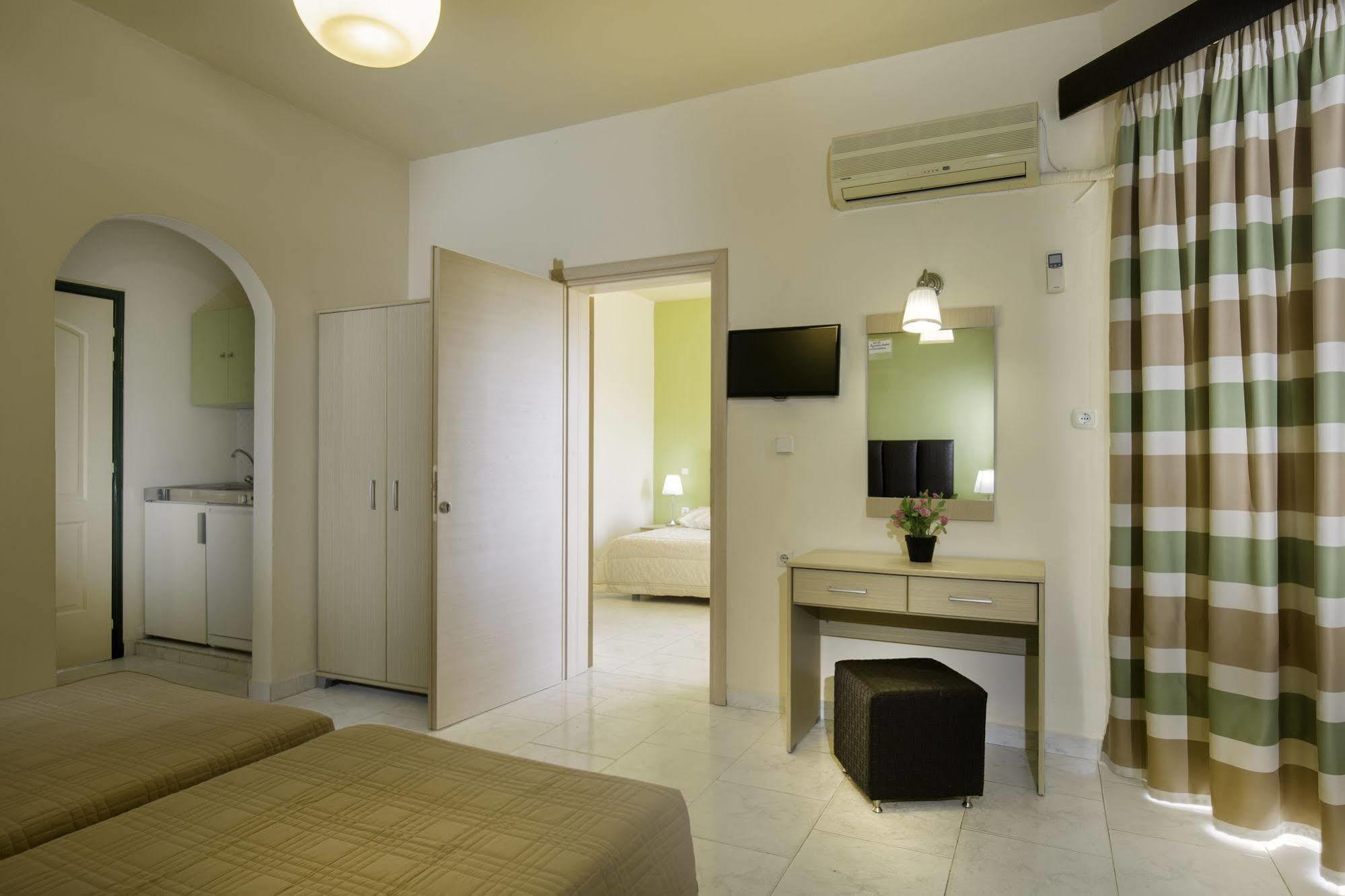 Aparthotel Lyristis Dinos &