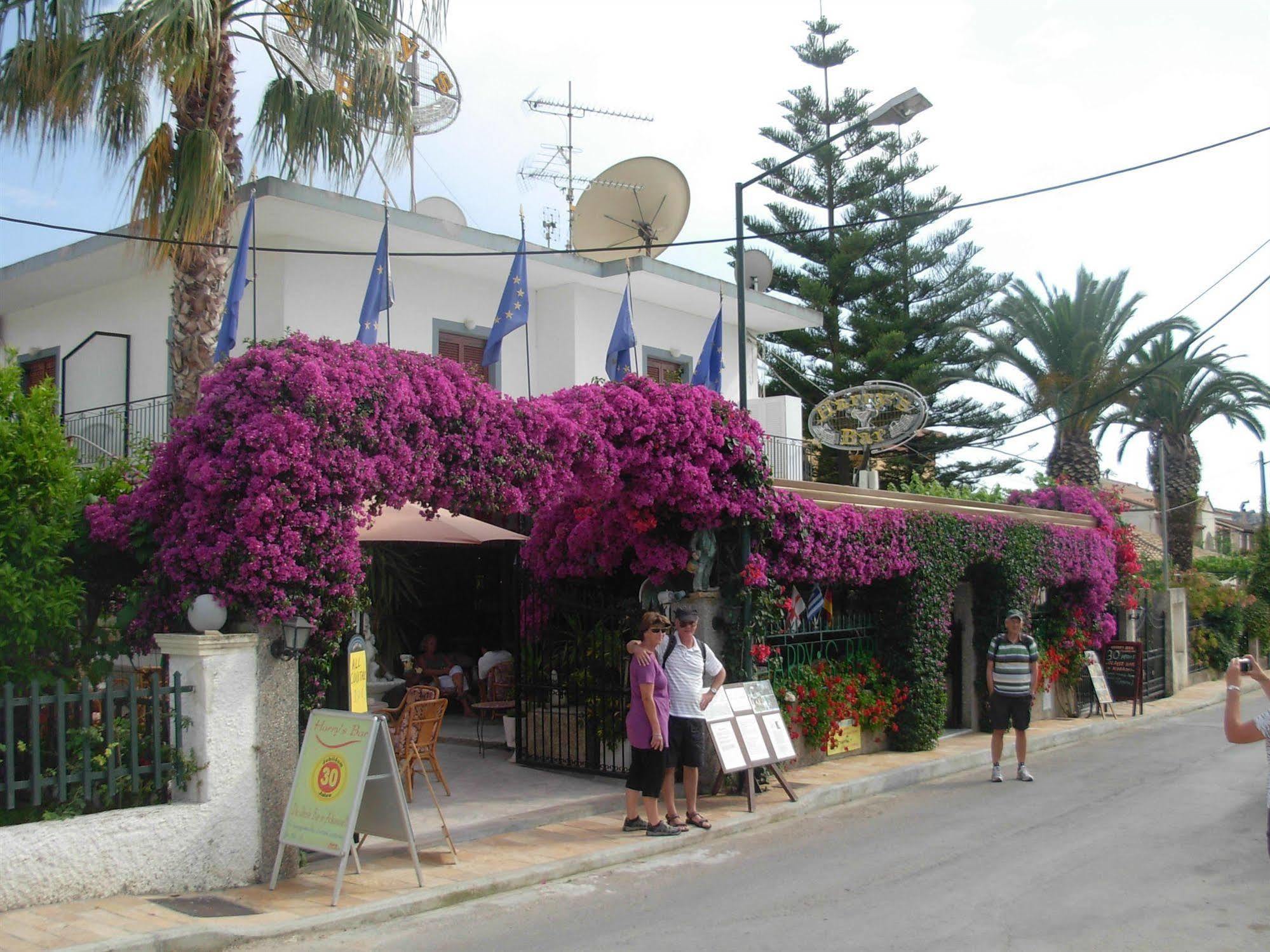 Aparthotel Harry's Bar & 1 2*