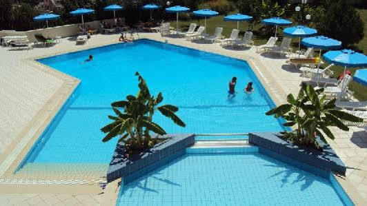 Iris Hotel 3*
