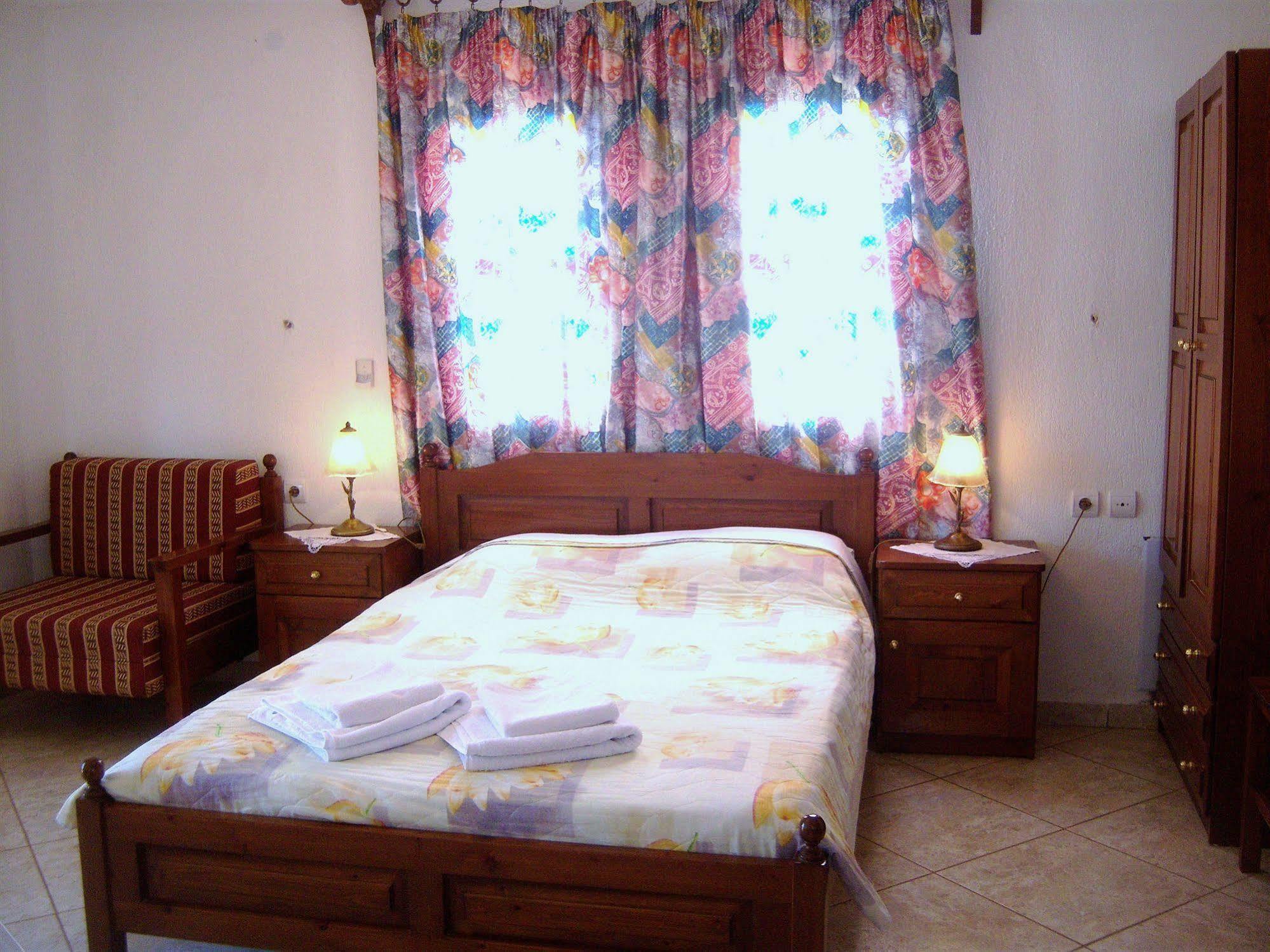 Yellow Stella Apartment *