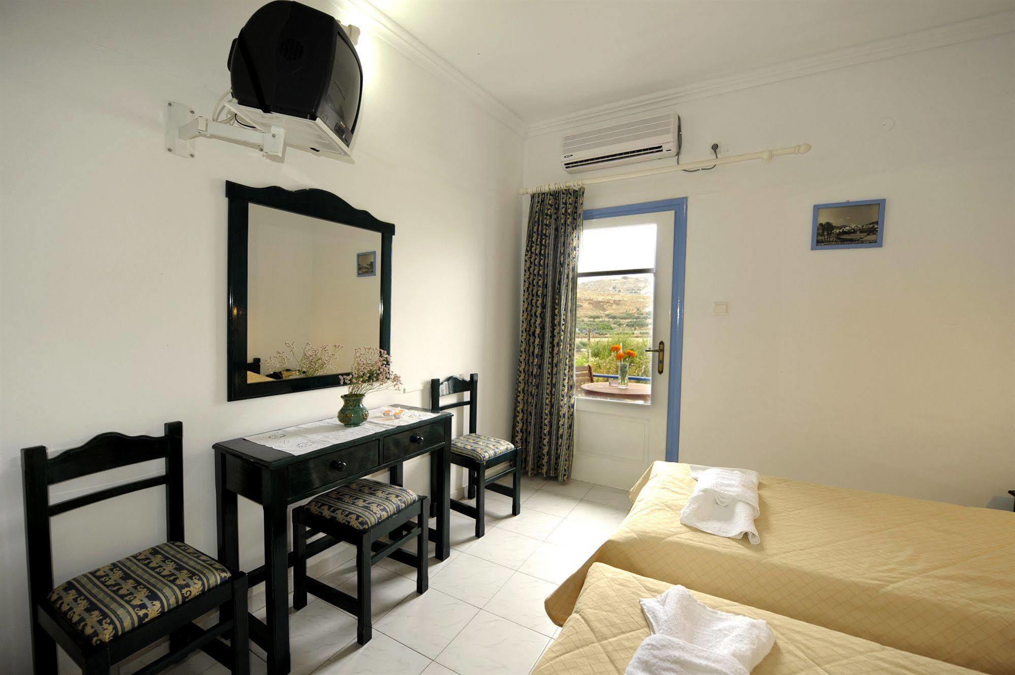 Corali Hotel Adamantas (Milos)