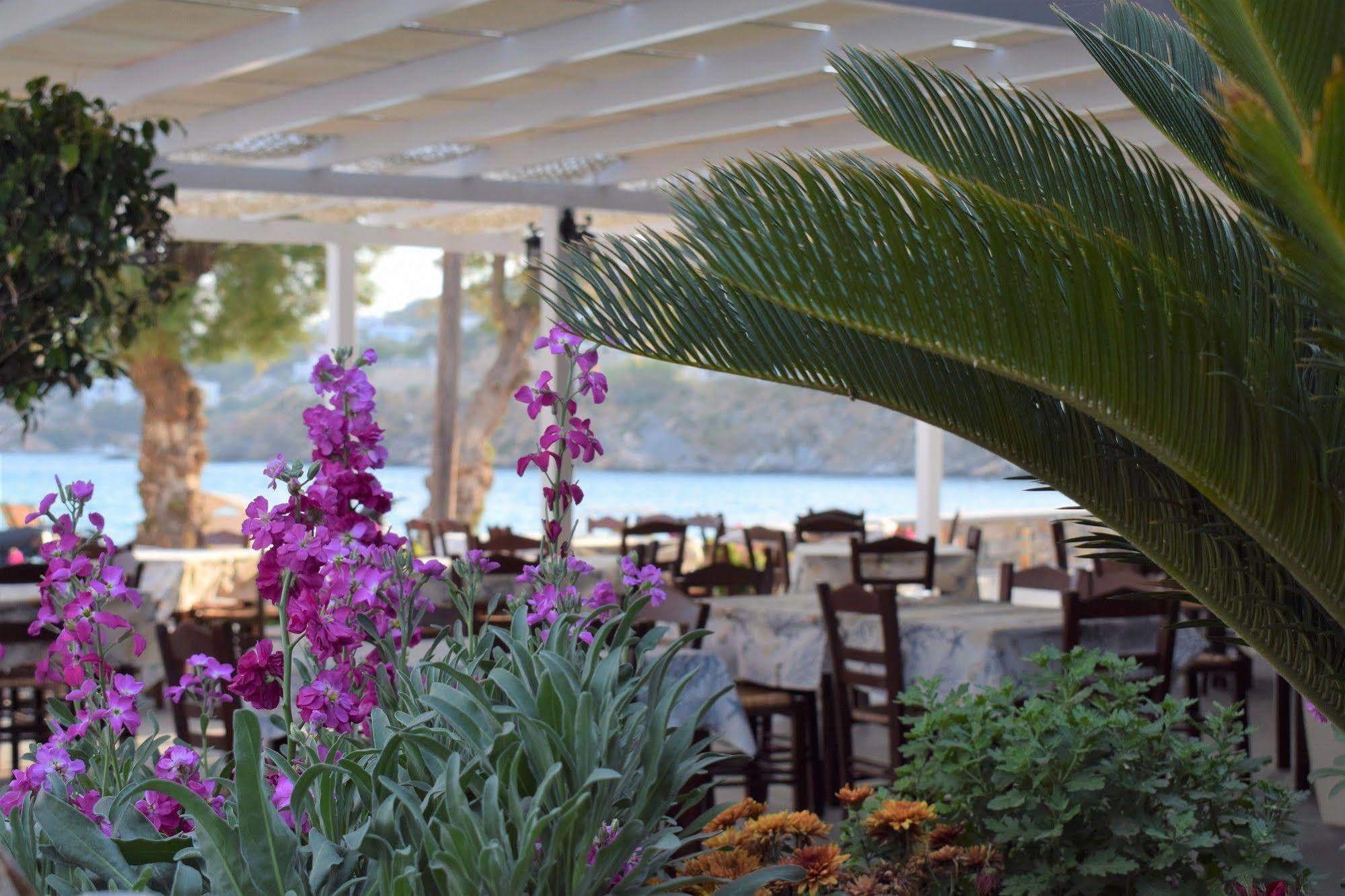 Vari Beach Hotel 2*