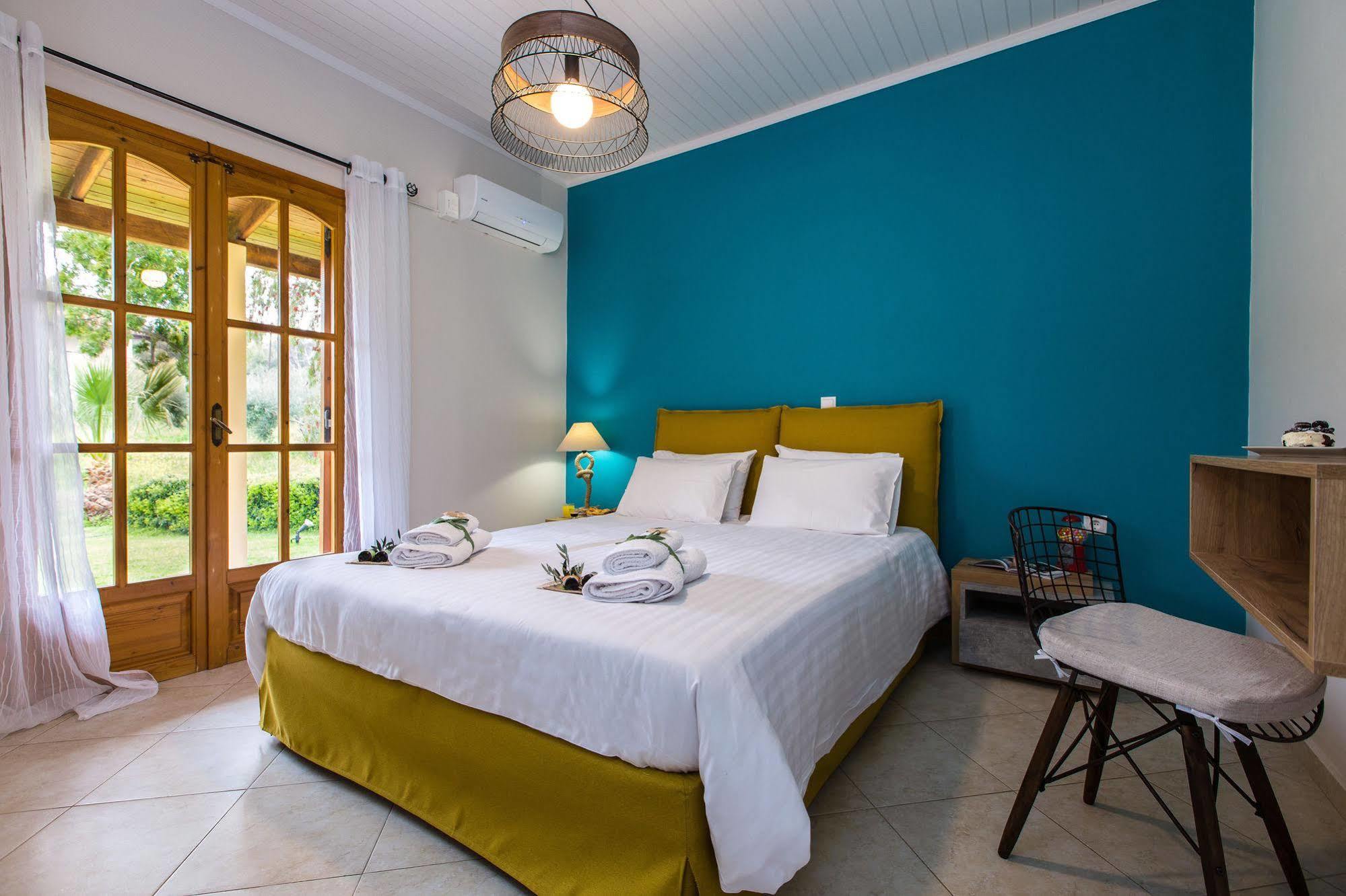 Villa Lefkothea With Large Private Pool Adelianos Kampos