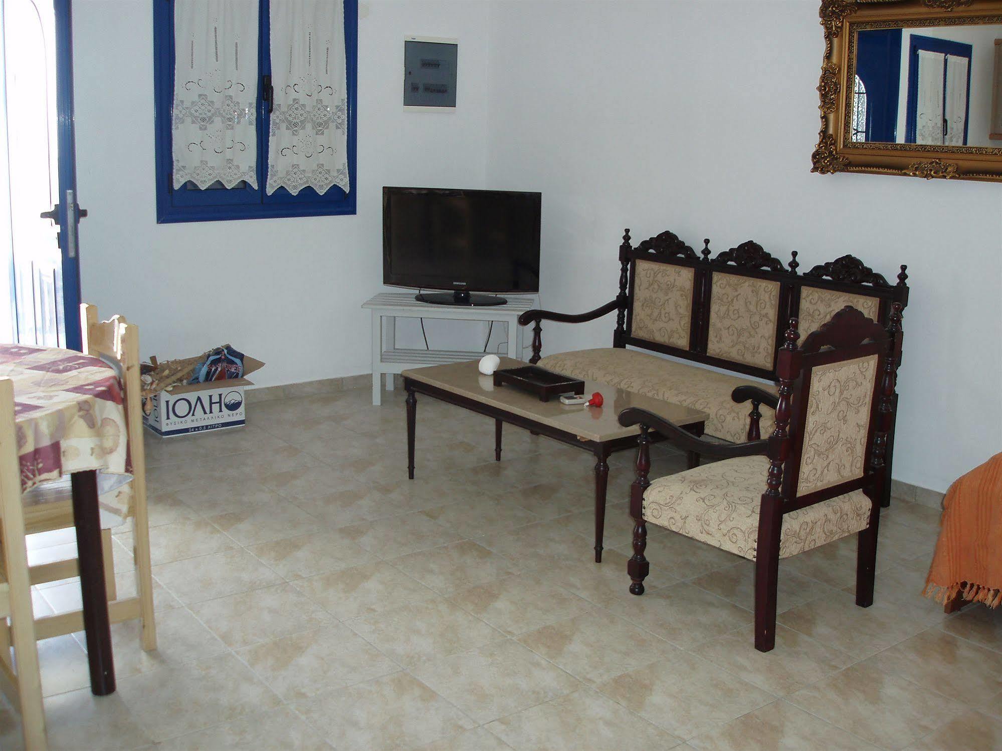 Helena's Aparthotel Manganari