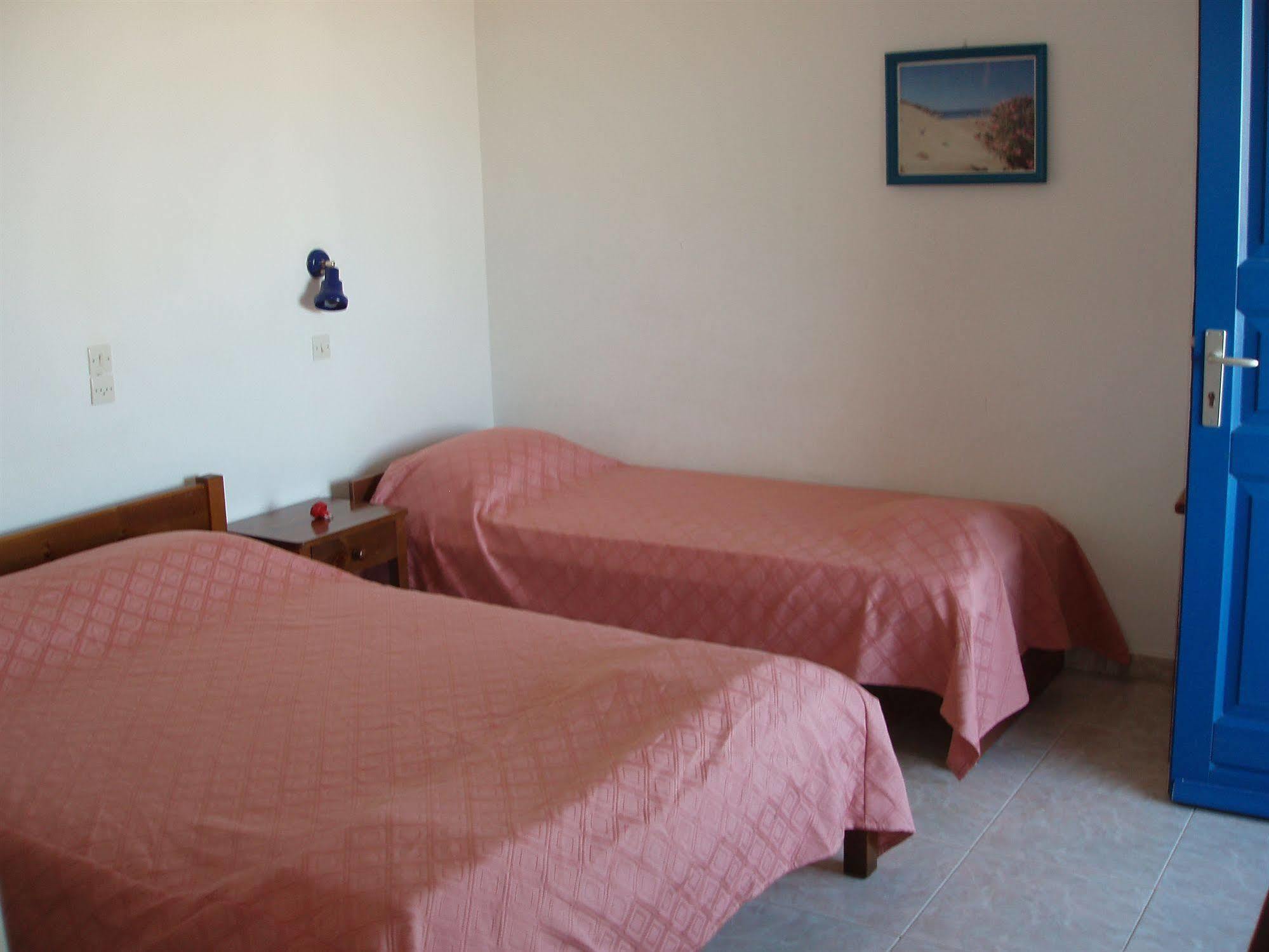 Helena's Aparthotel Manganari