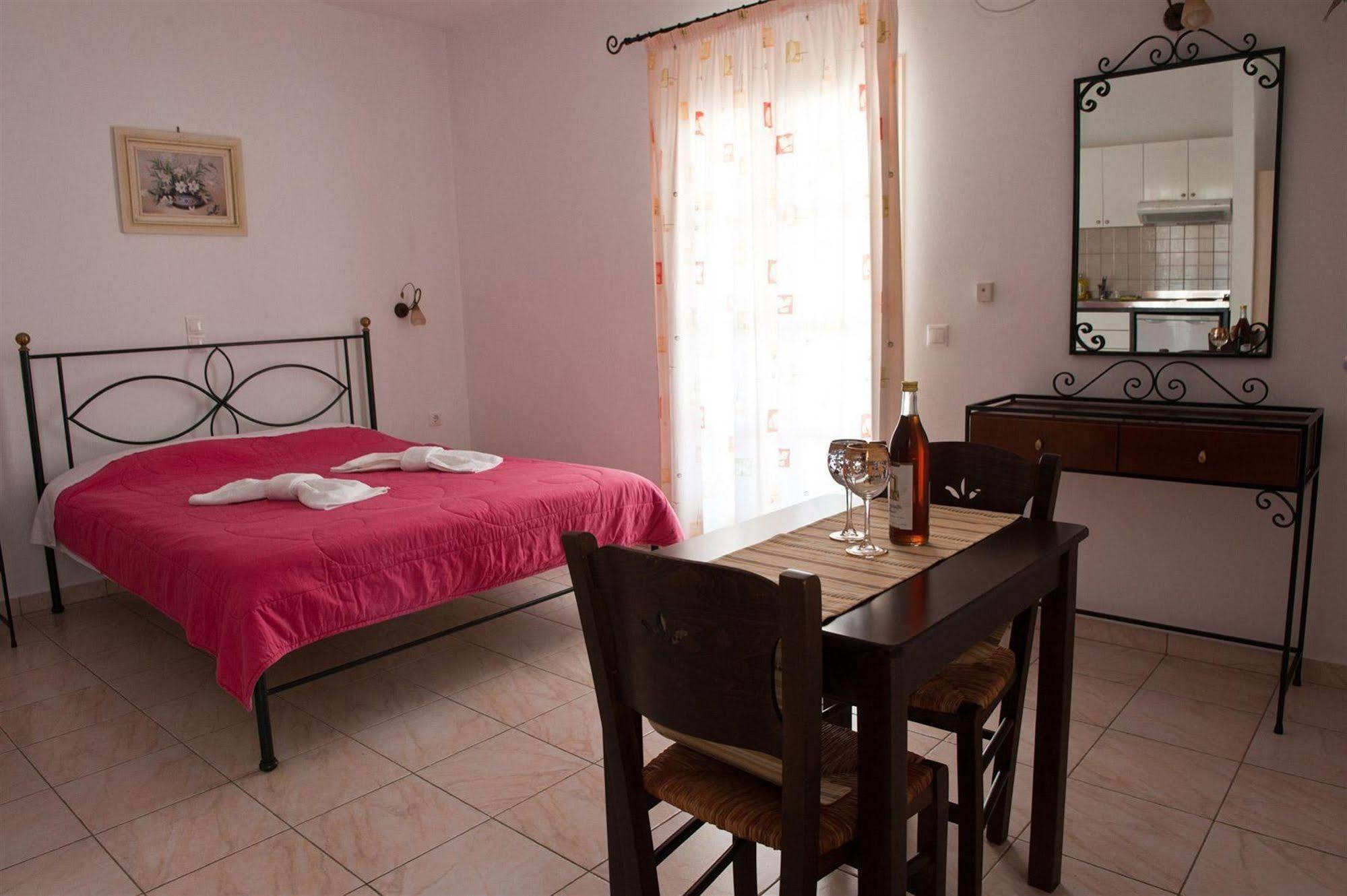 Zefyros Aparthotel 3*