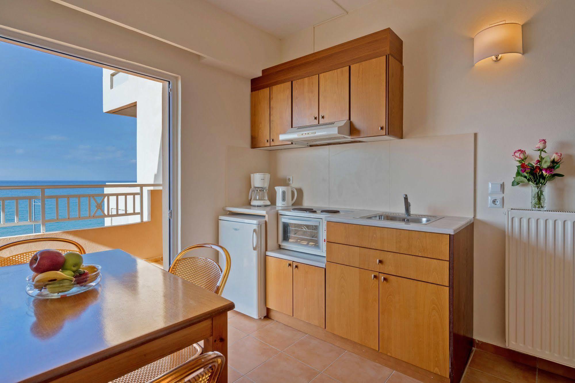 Batis Aparthotel 3*