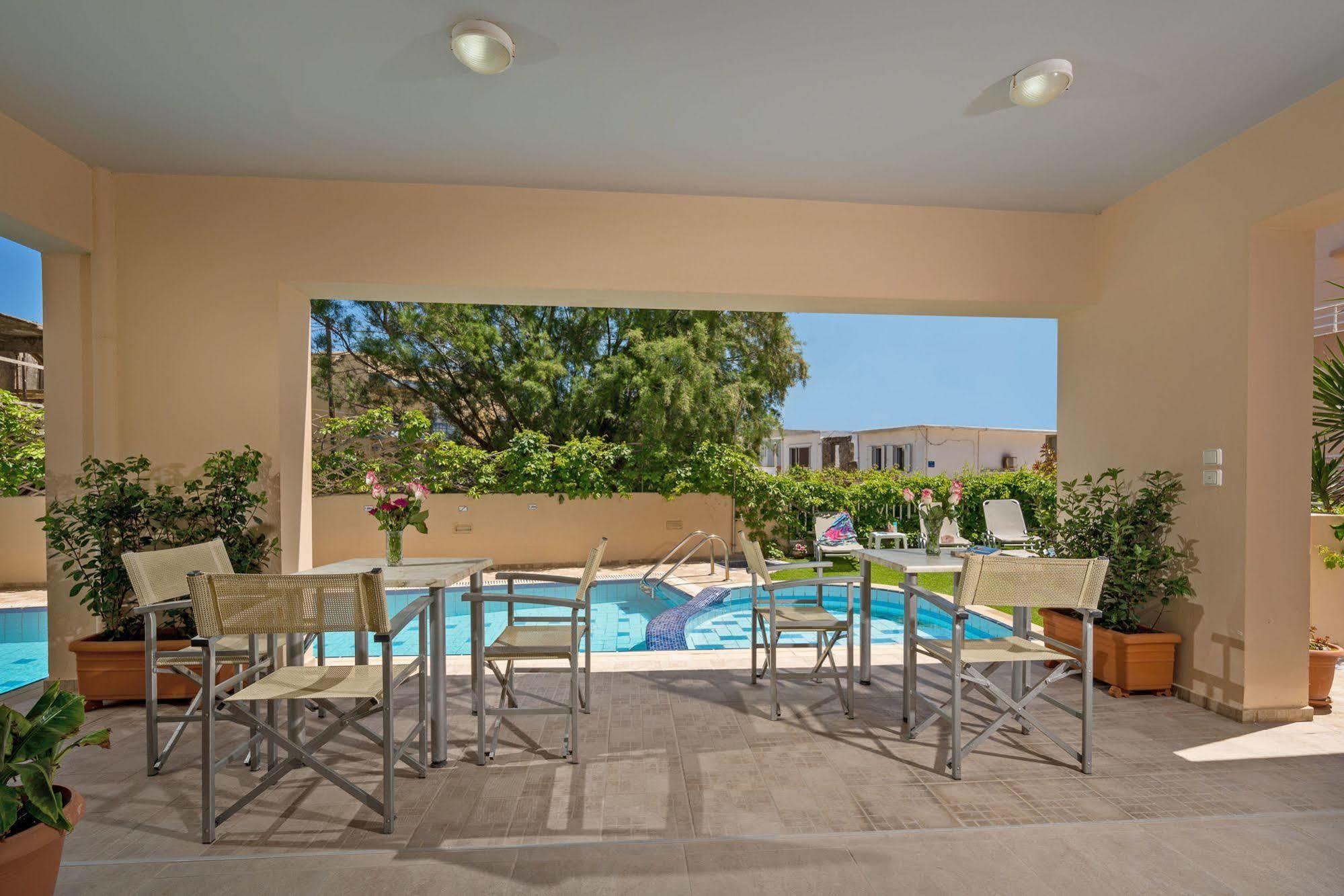 Batis Aparthotel 3*