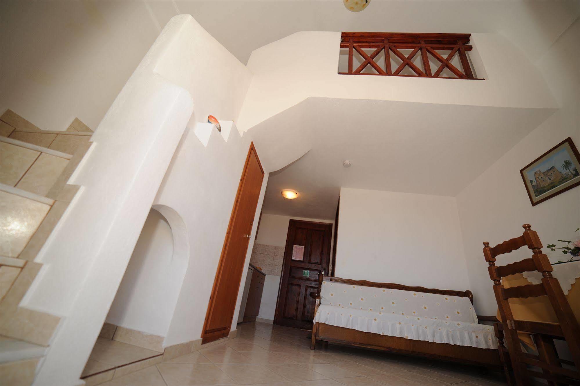 Mandilaria Guest house Perivolos (Santorini)