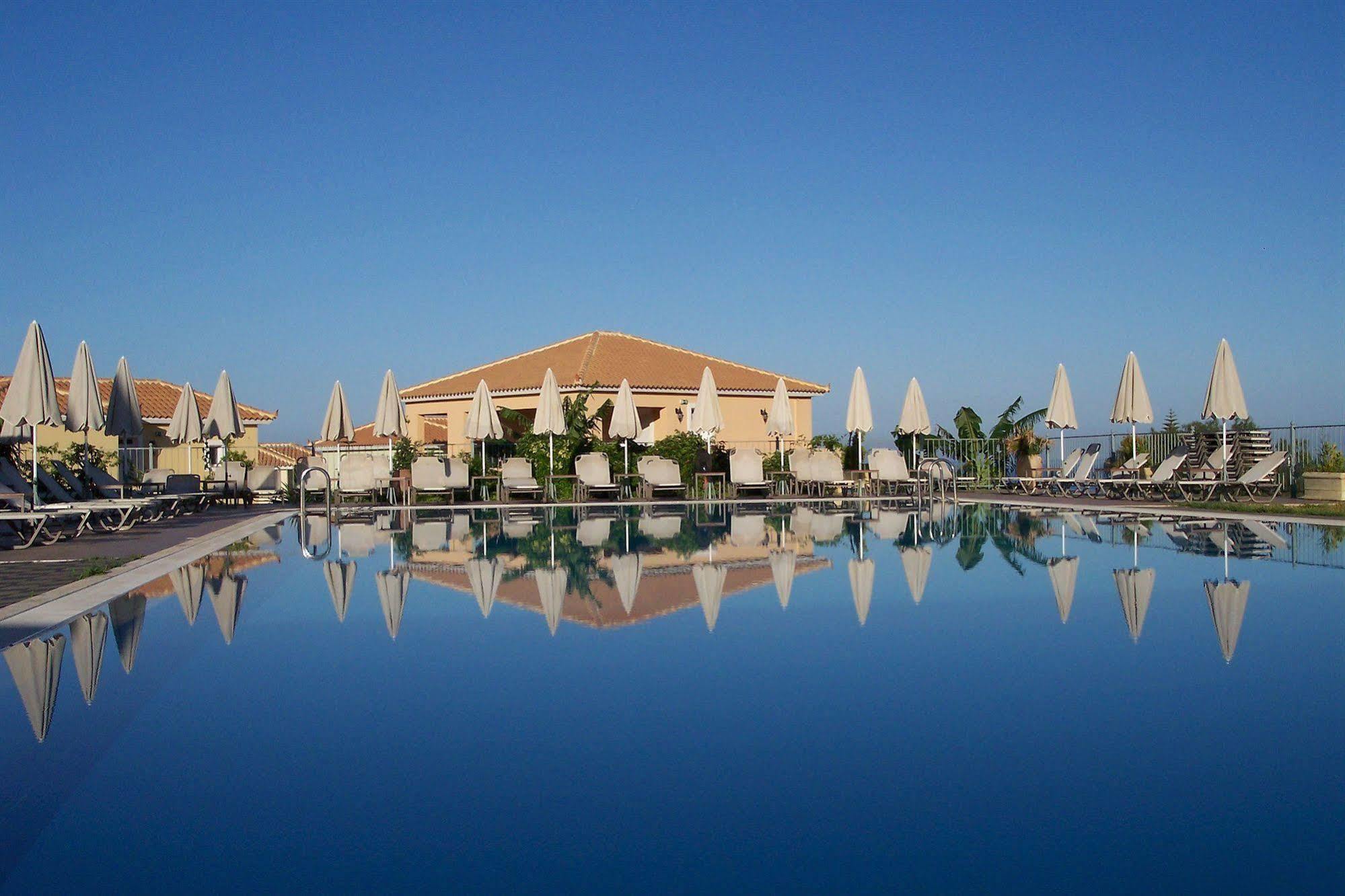 Aparthotel Astra Village And