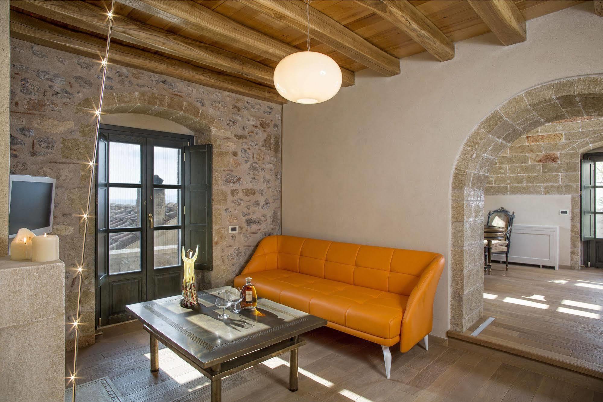 Moni Emvasis Luxury 4*