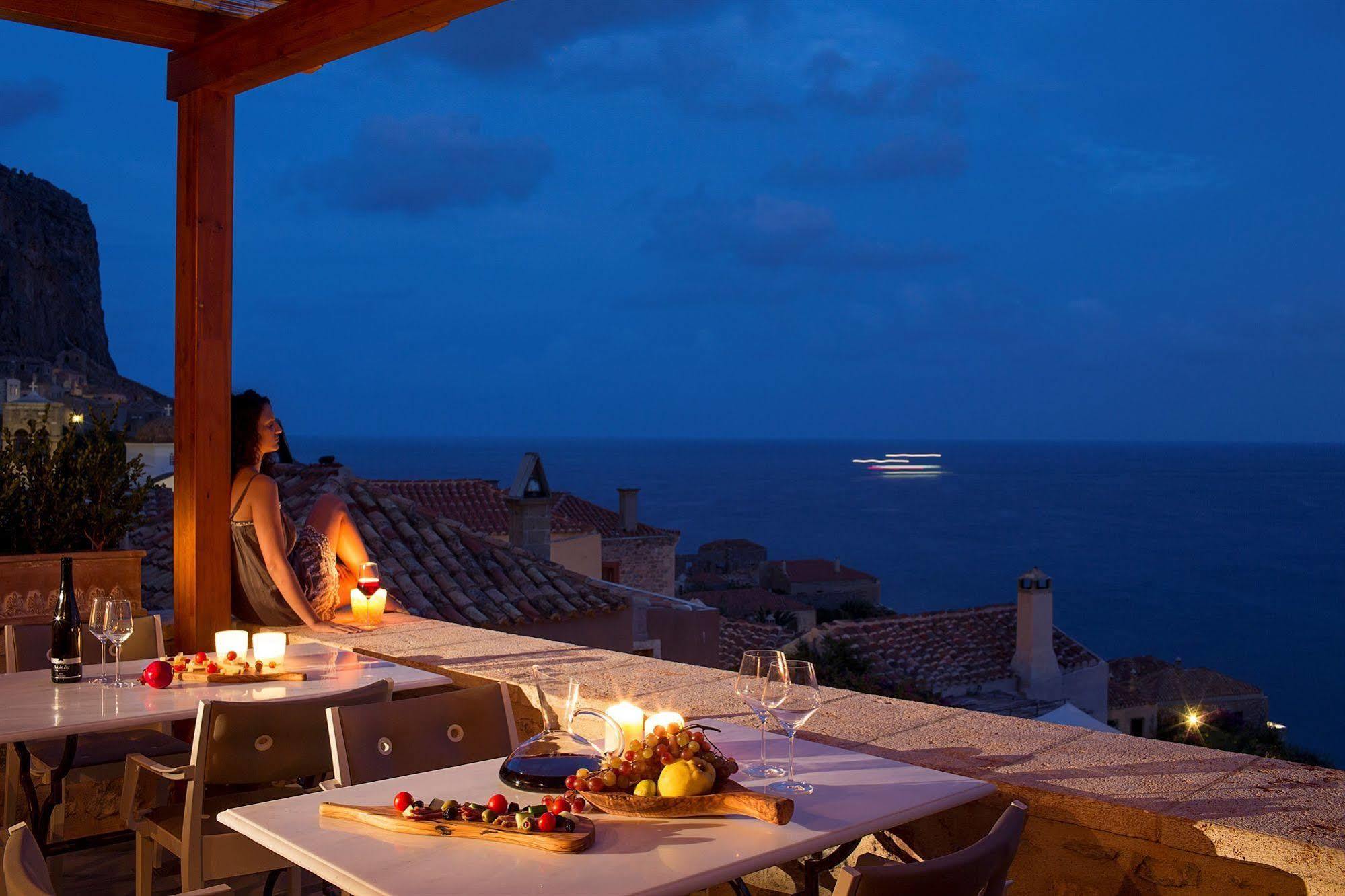 Moni Emvasis Luxury Hotel