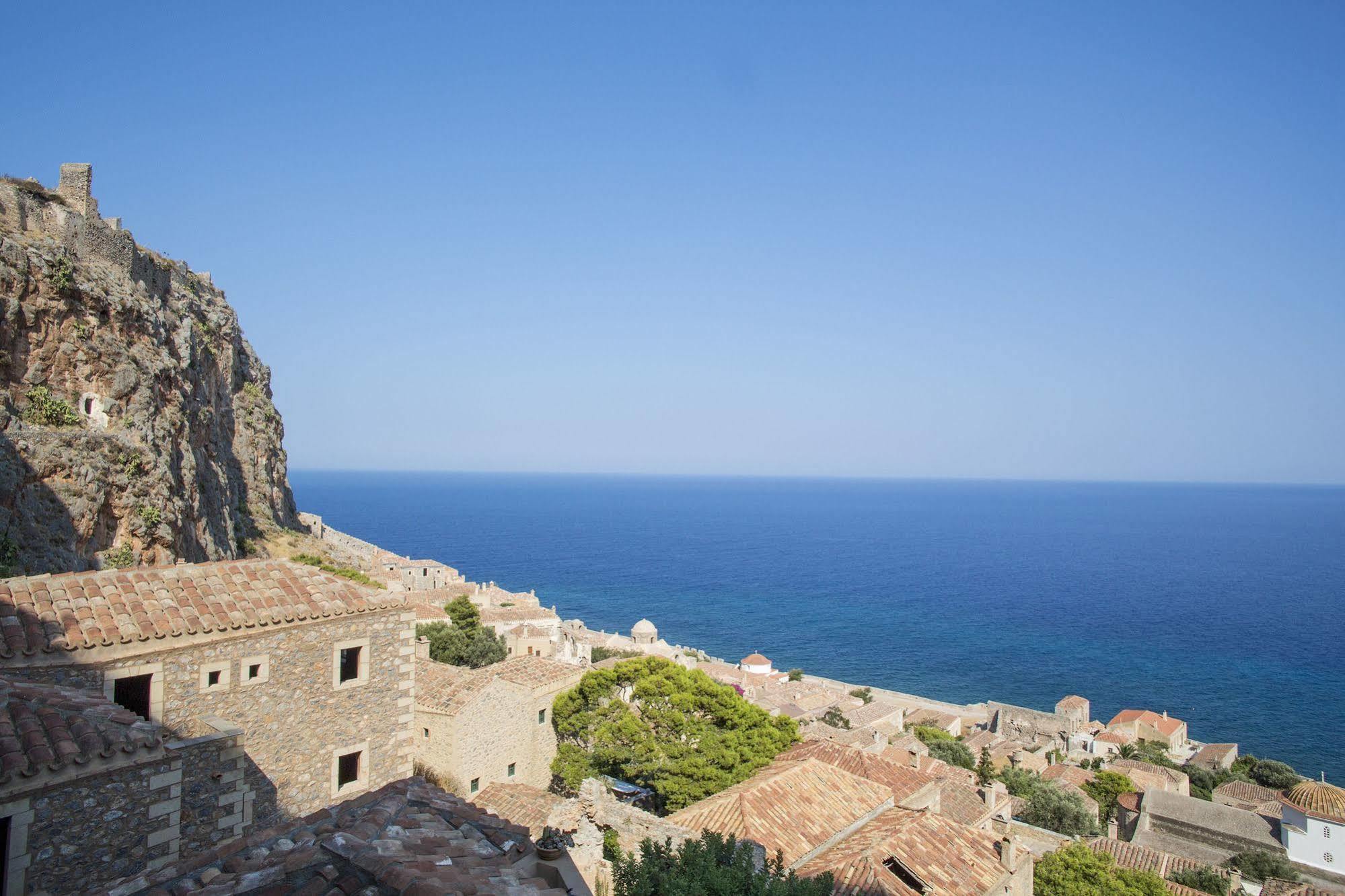 Moni Emvasis Luxury Hotel 4*