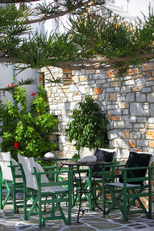 Ostria Aparthotel Naousa (Paros)