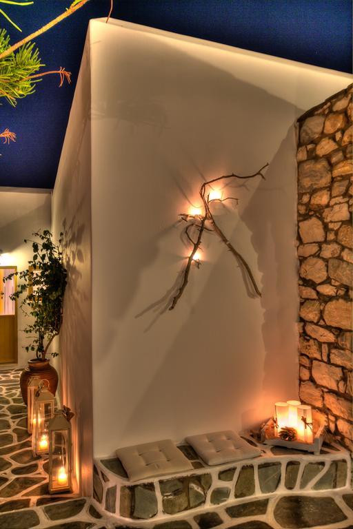 Ostria Naousa (Paros)