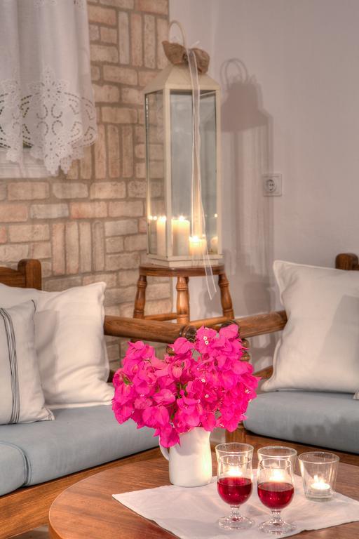 Ostria Aparthotel Naousa (Paros)