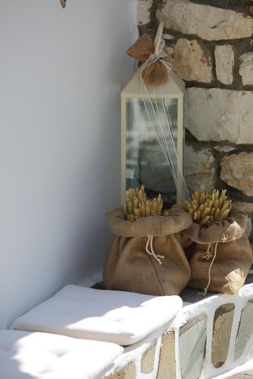 Ostria Naousa (Paros)