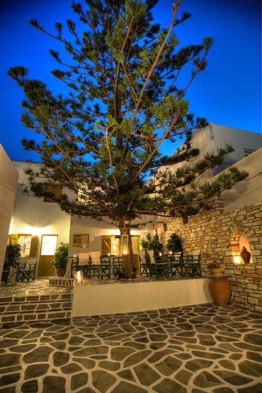 Ostria Aparthotel Naousa (Paros)