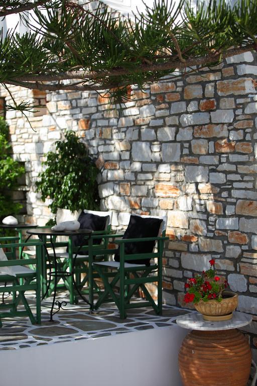 Ostria Naousa (Paros)