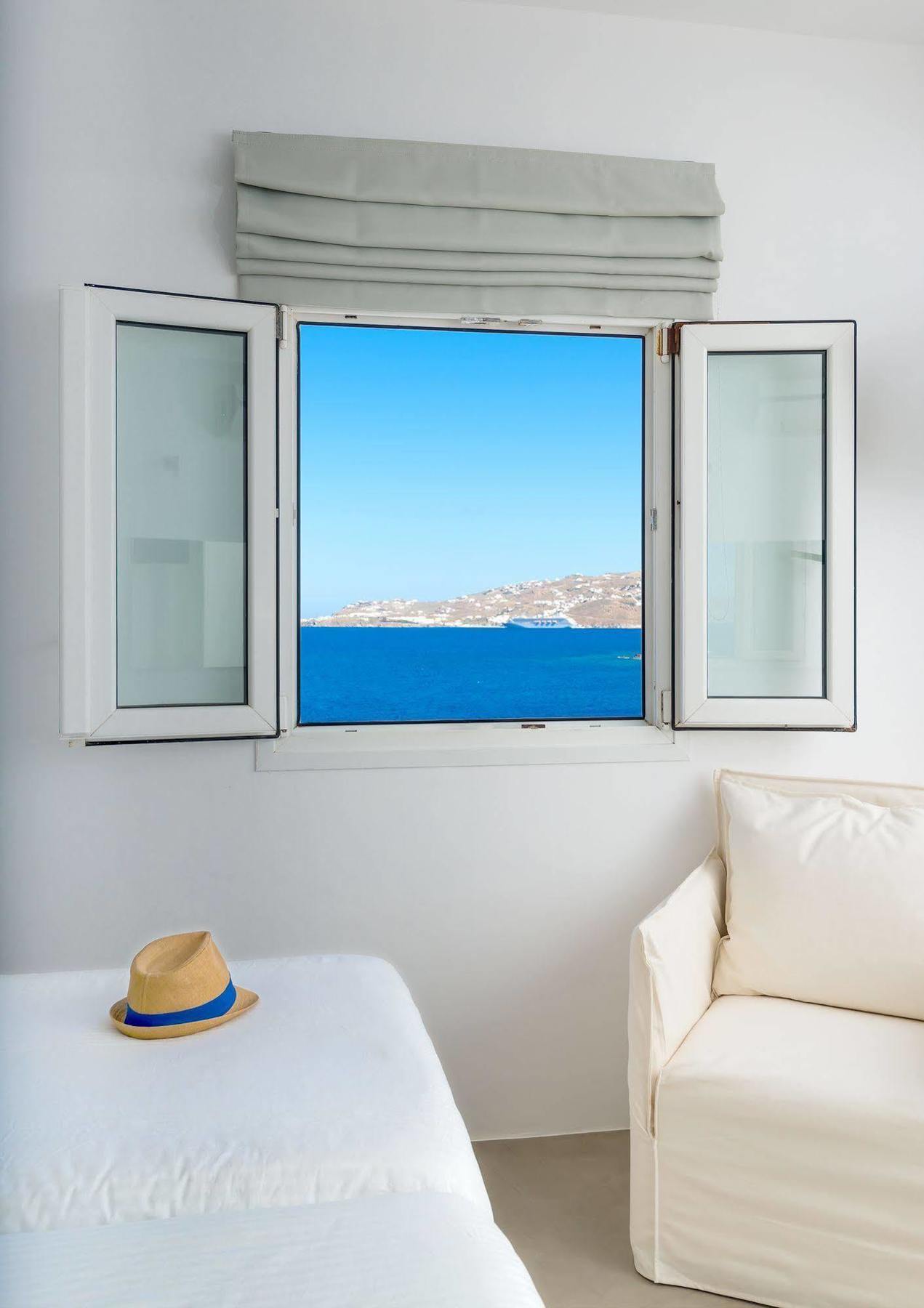 Hotel Akrotiraki 2*