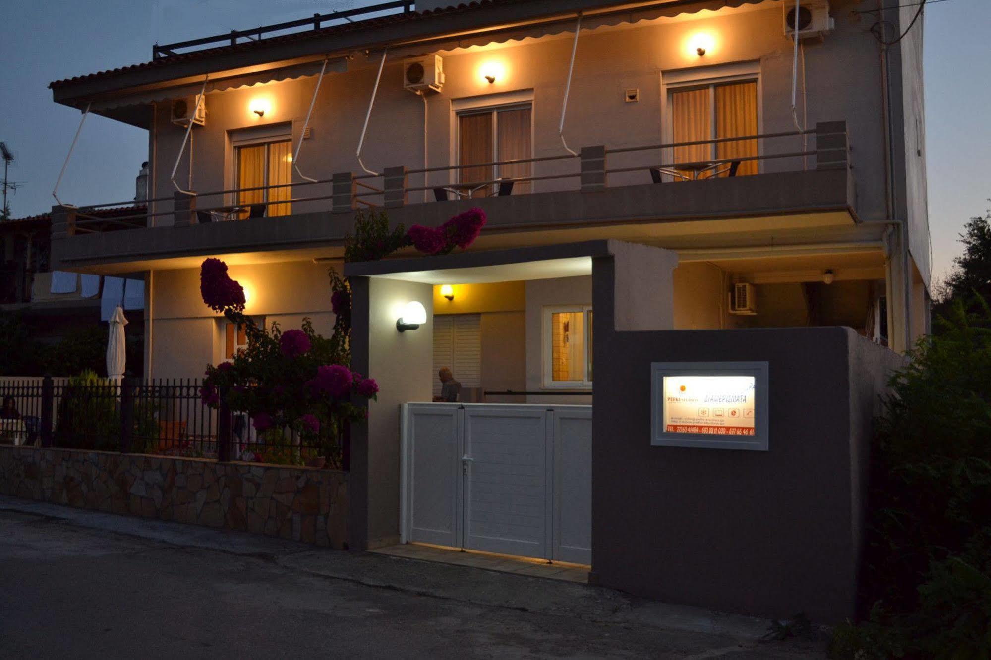 Pefki Studios Apartment