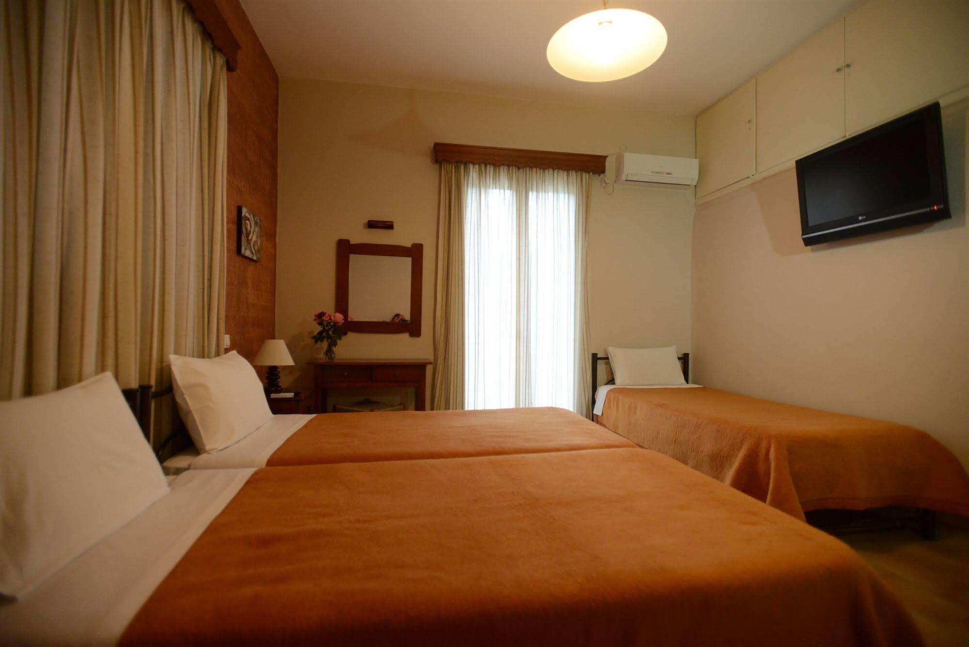 Argo Hotel *