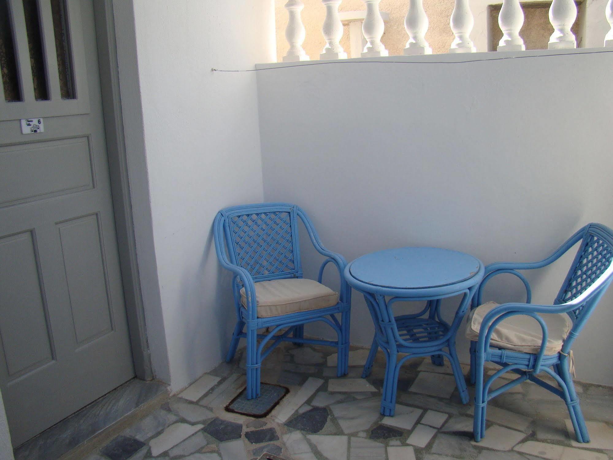Tonaras & * Perivolos (Santorini)