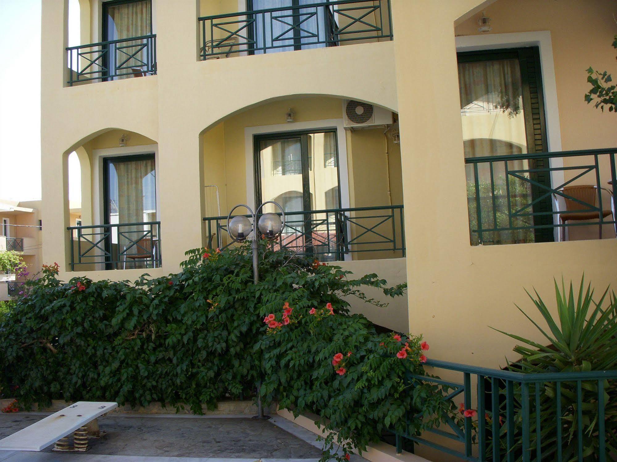 Romantica Aparthotel 3*