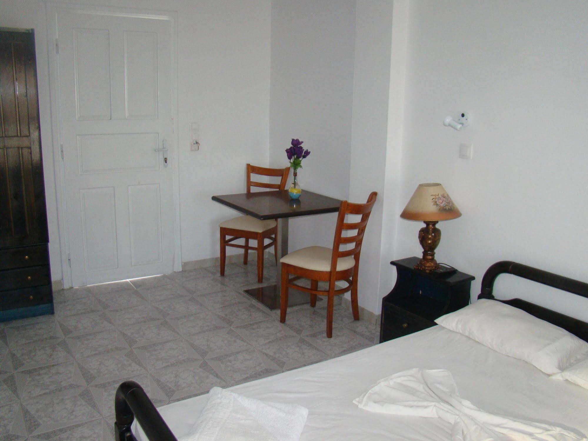 Valentino Apartment Perissa (Santorini)