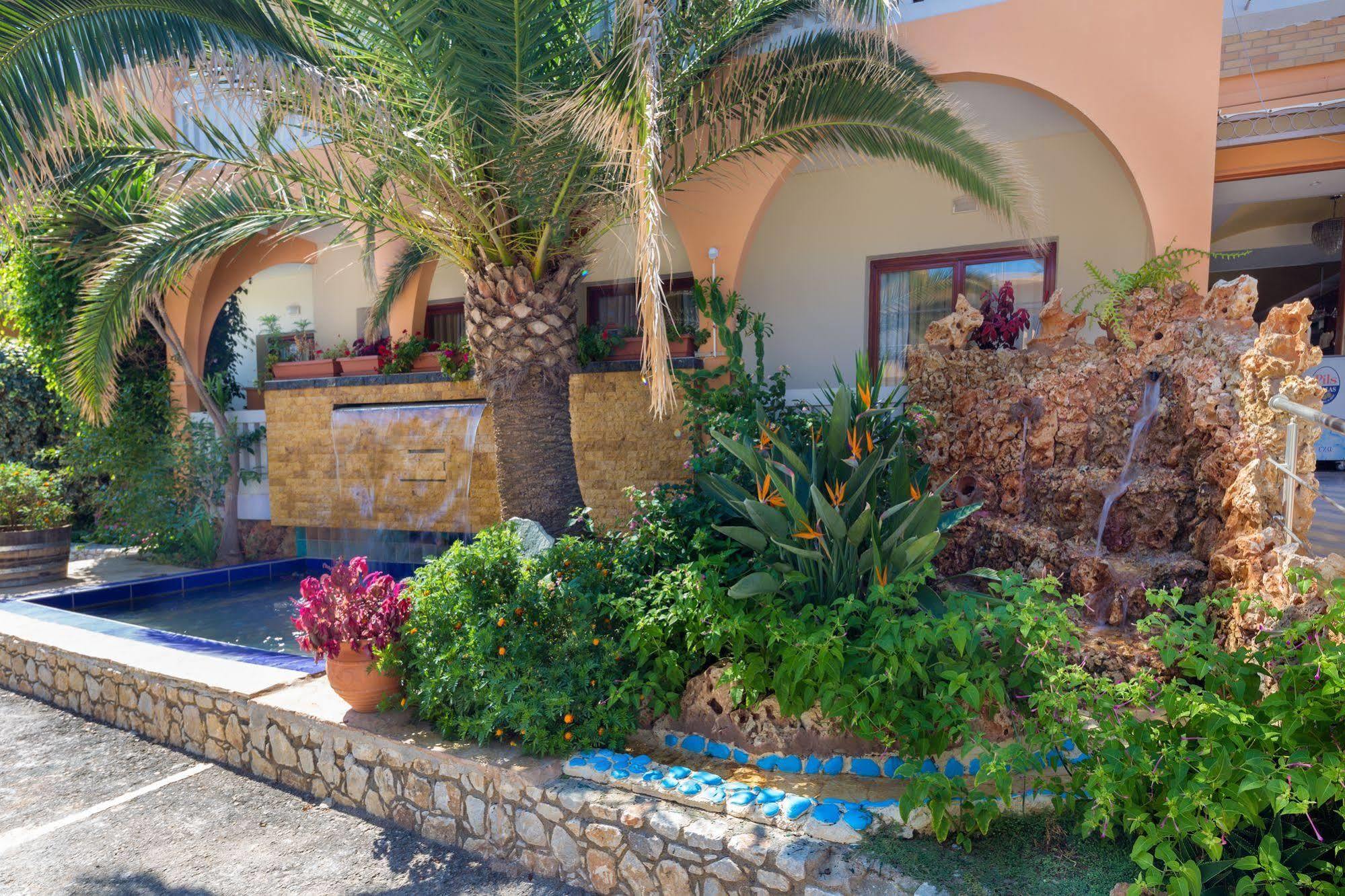 Apartment Raisakis Agia Marina (Crete)