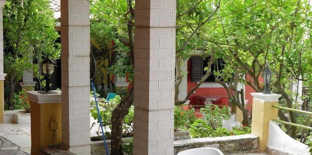 Apartment Akis *
