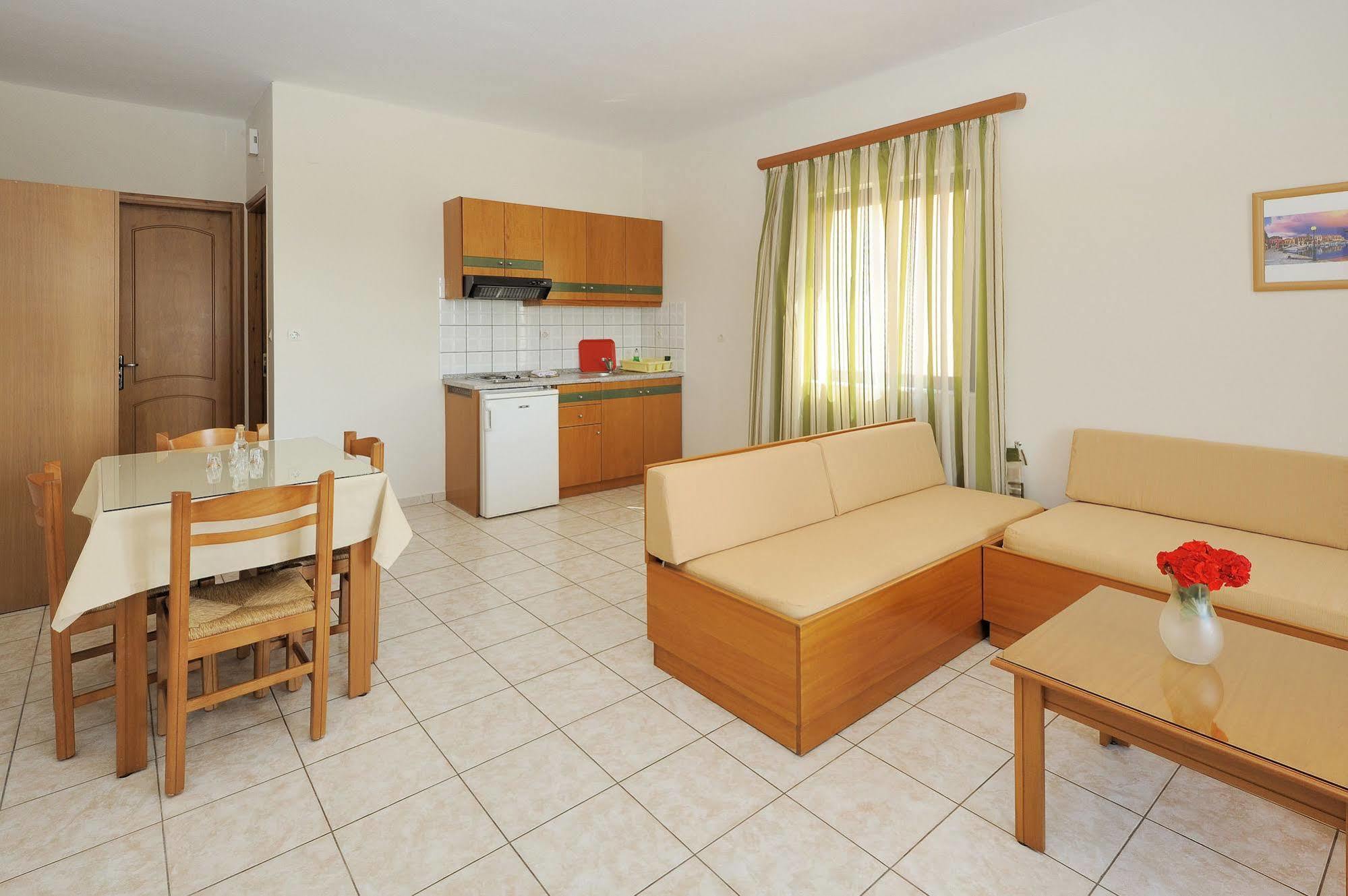 Nanakis Aparthotel