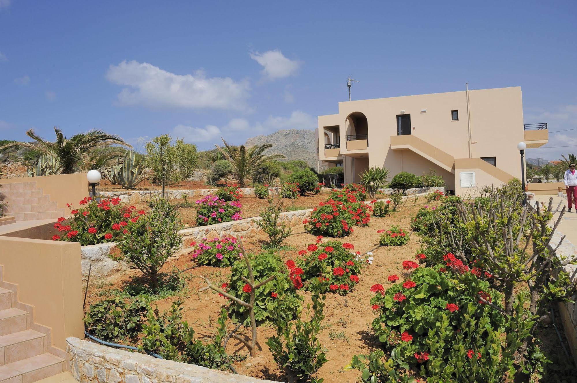 Aparthotel Nanakis 3*