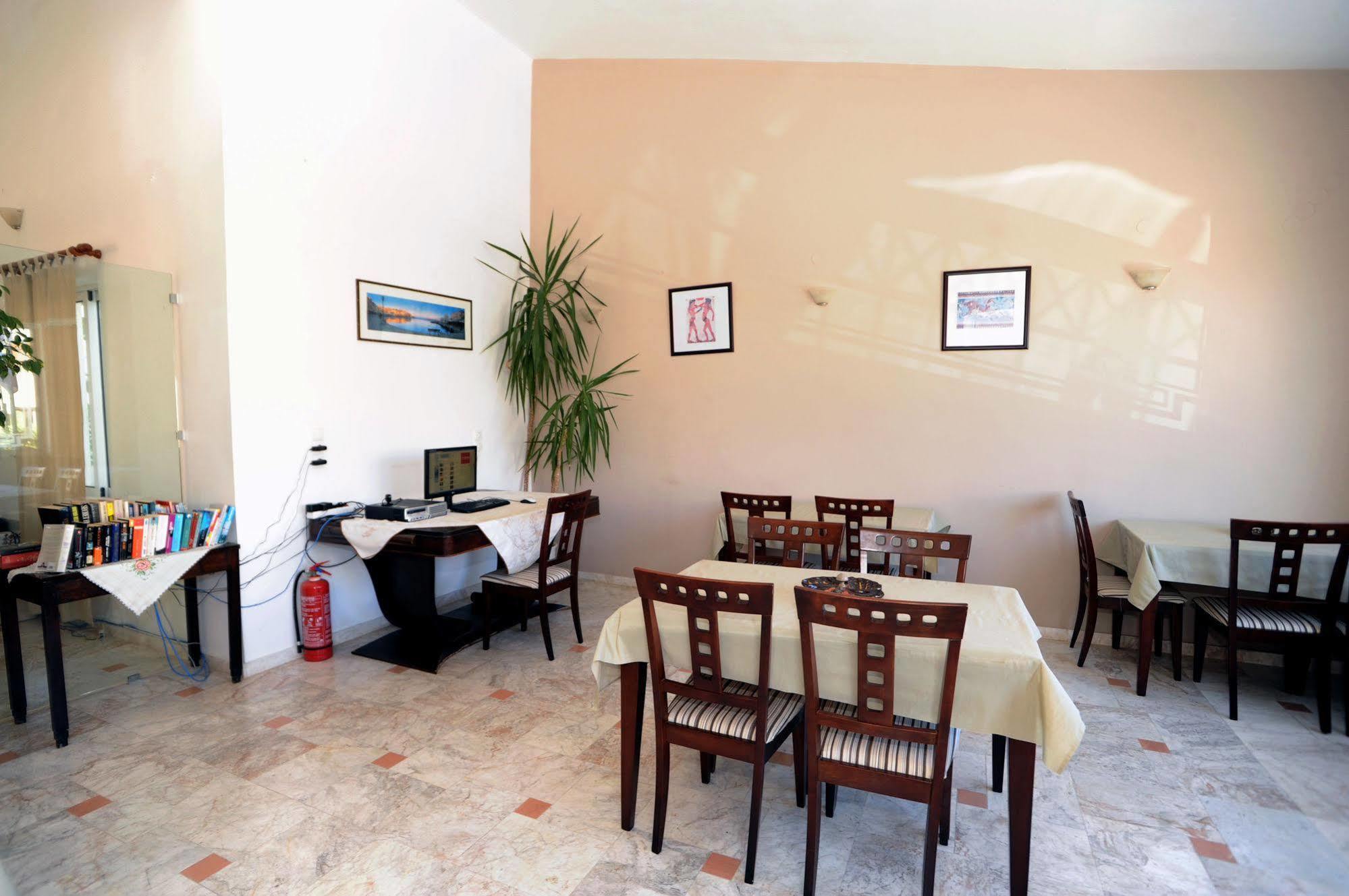 Evilion Aparthotel