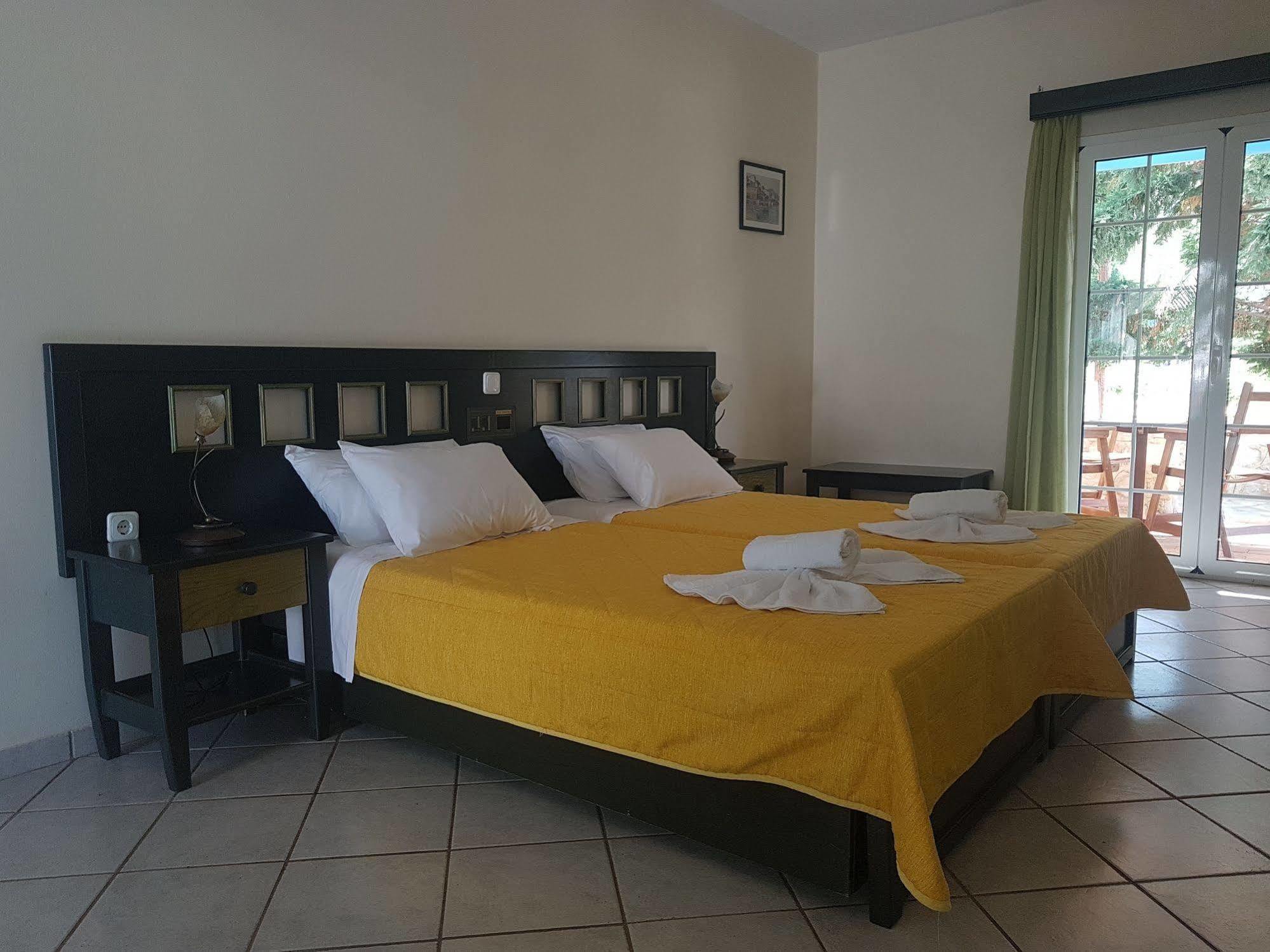 Pantonia Aparthotel 3*