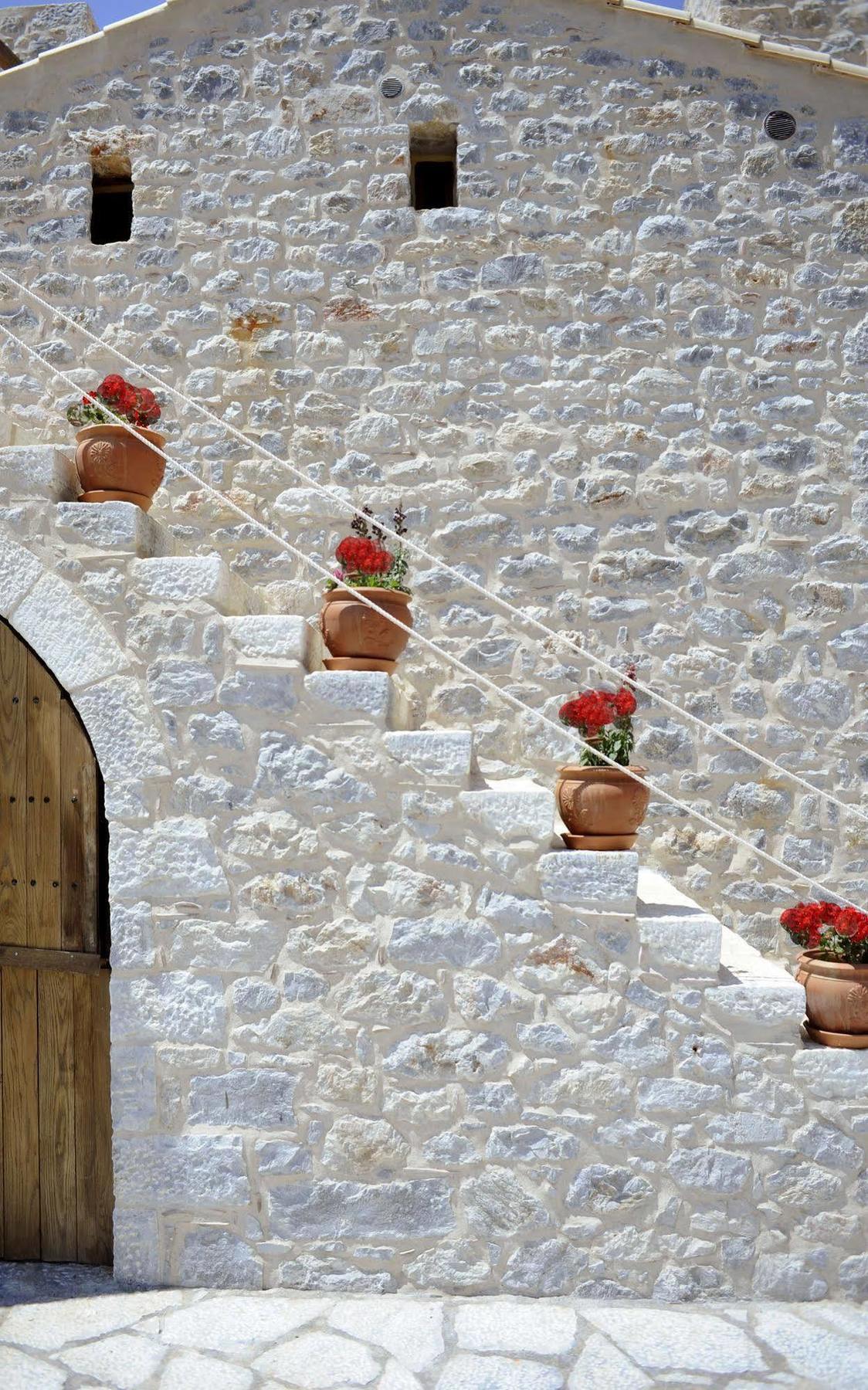 Xemoni Hotel 4*