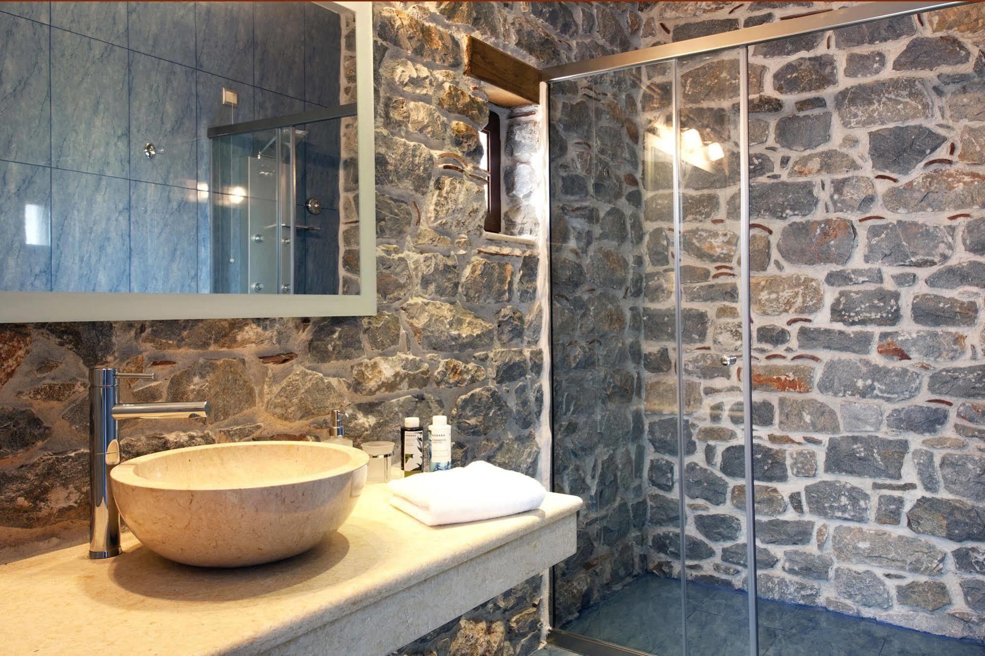 Xemoni Hotel 4*