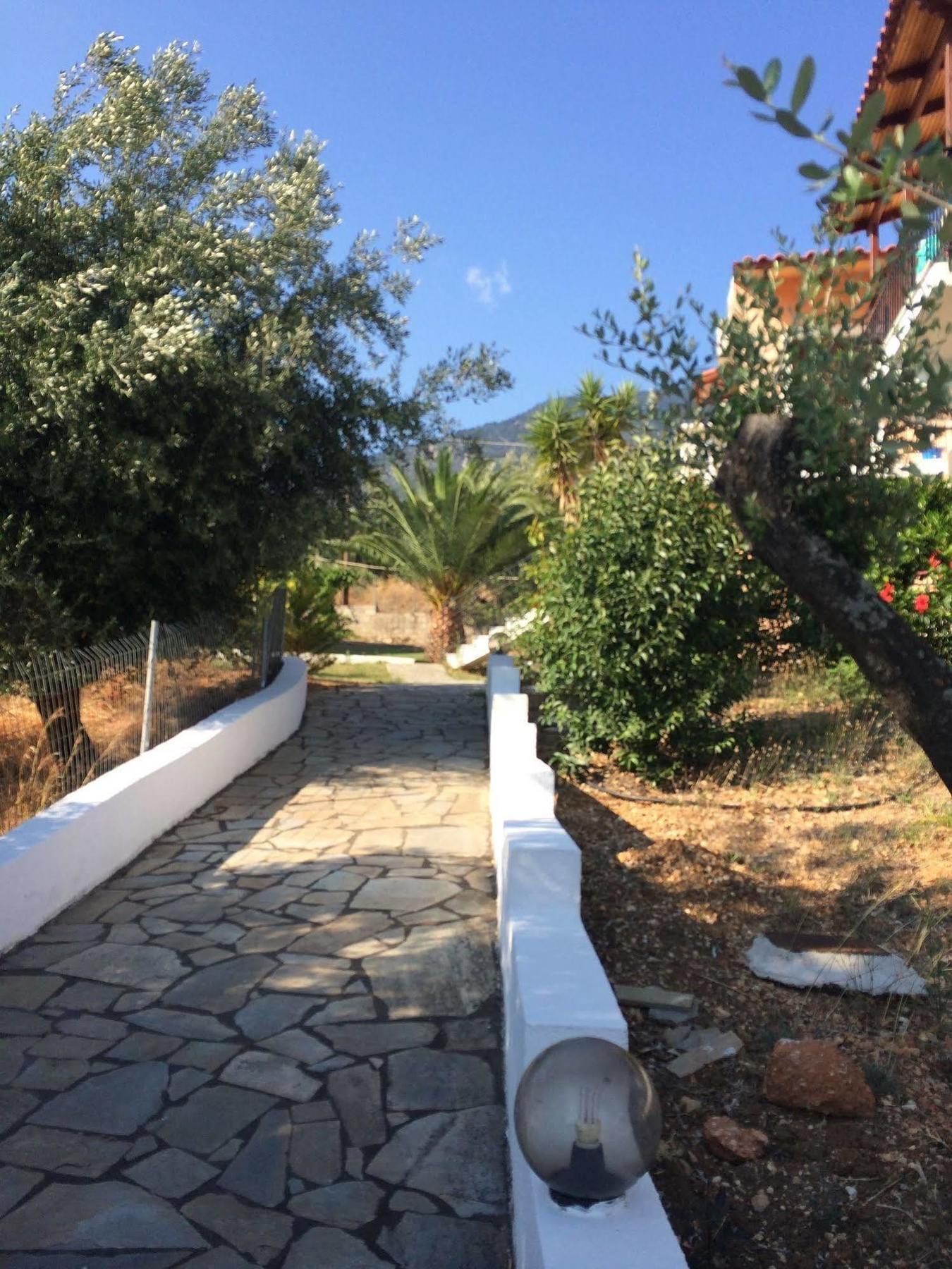 Manolia * Trapezaki (Kefalonia)