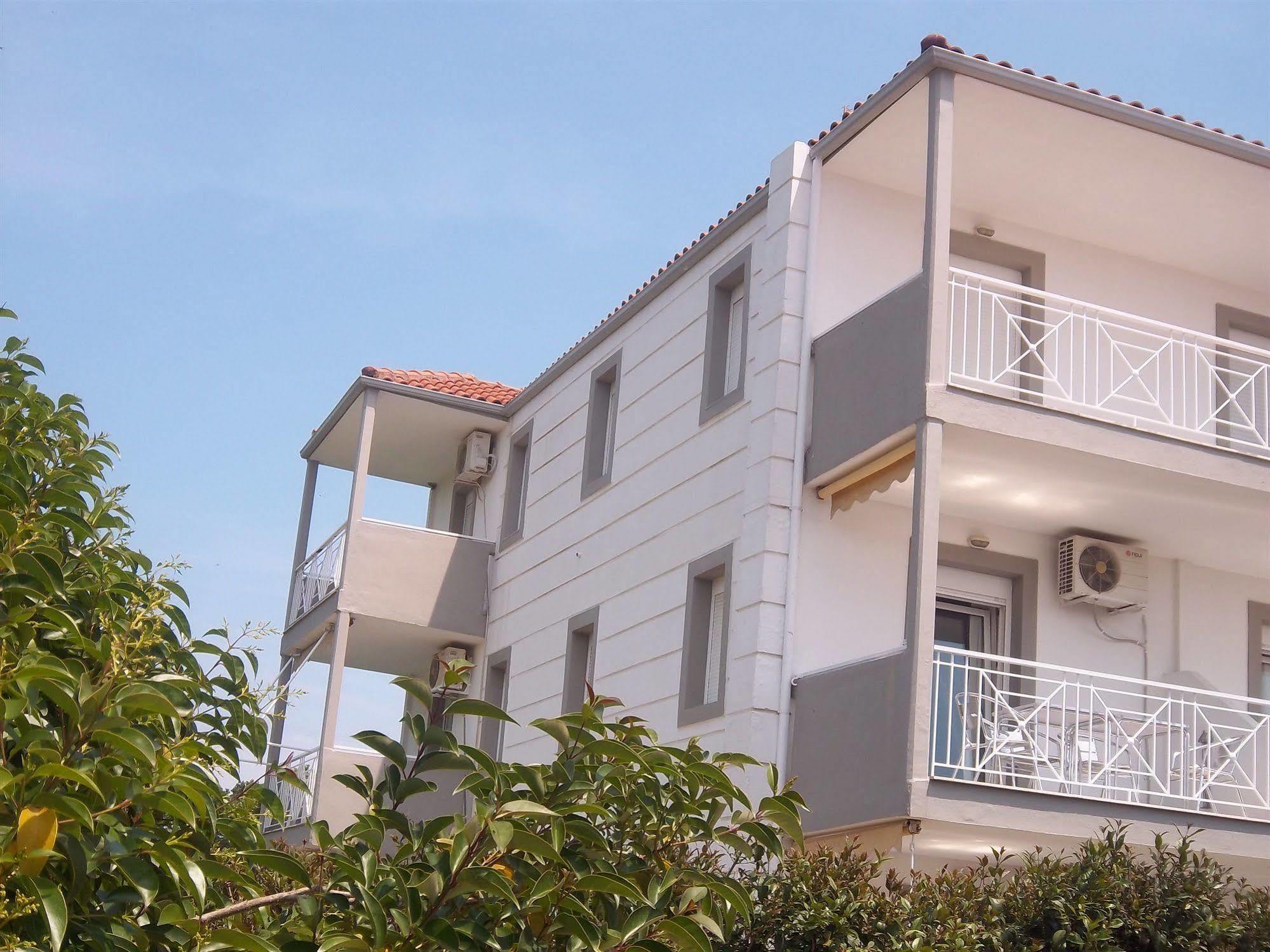 Apartment Milos *