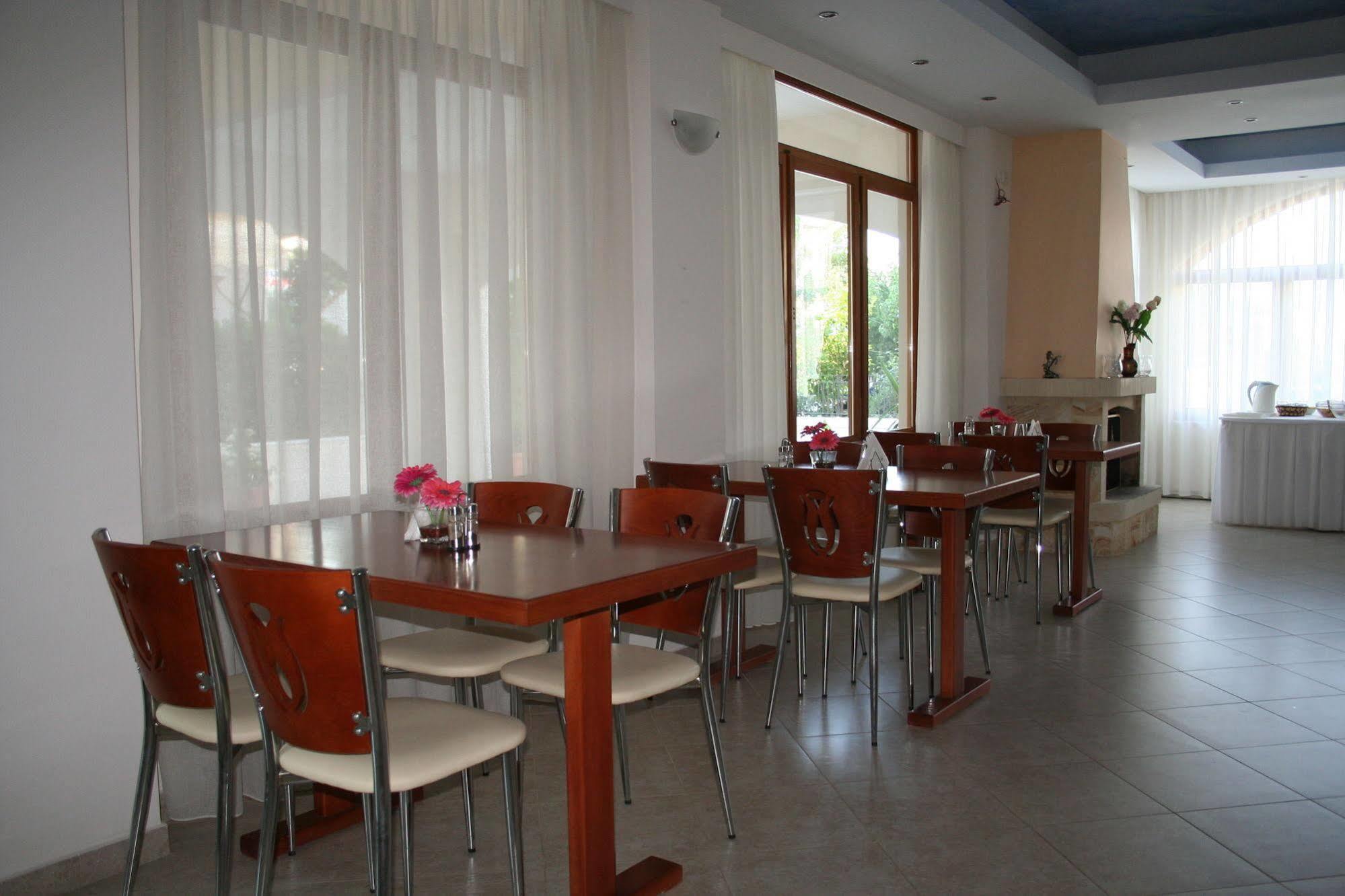 Posidonia Aparthotel 3*